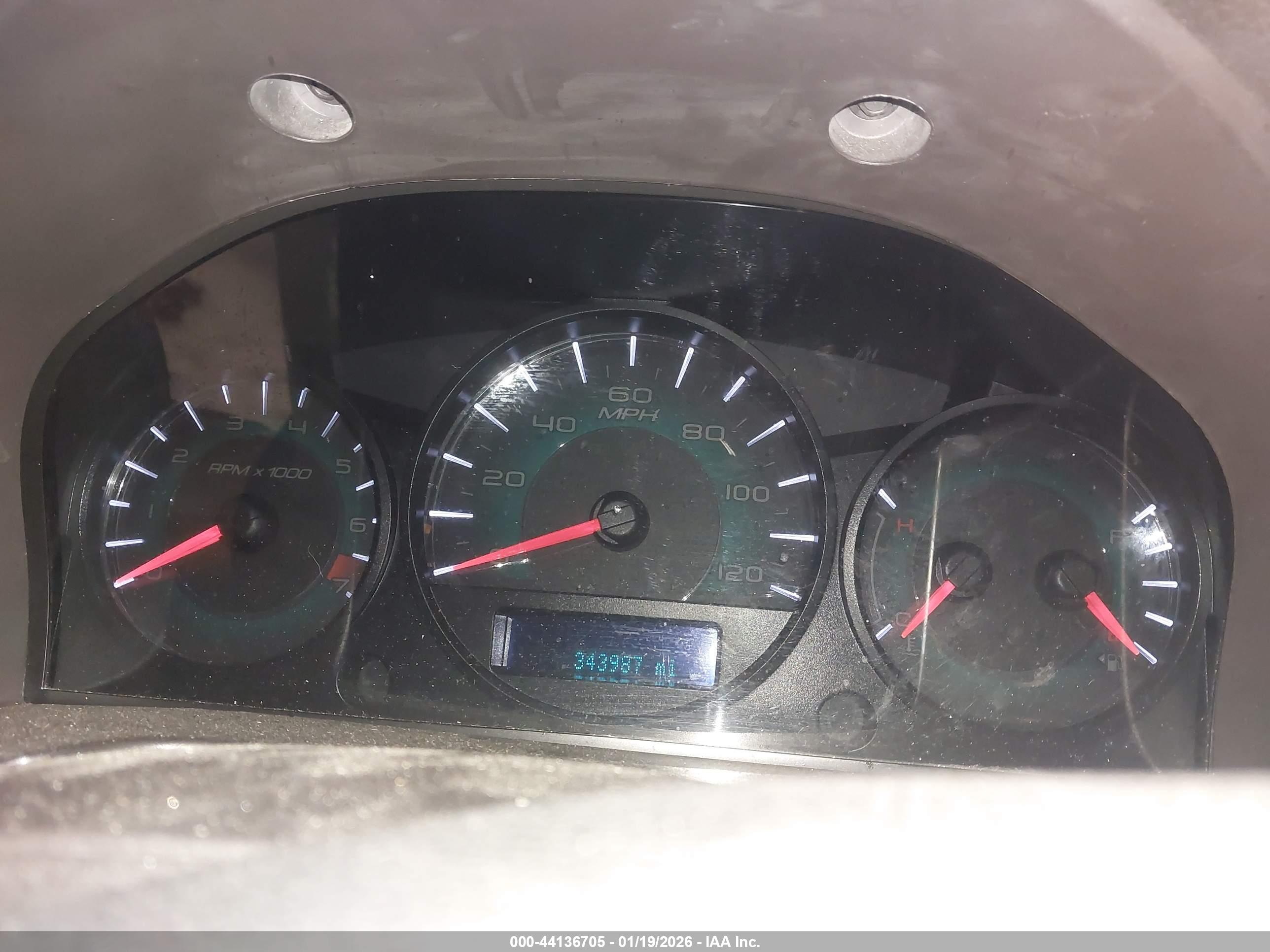 FORD FUSION image 7