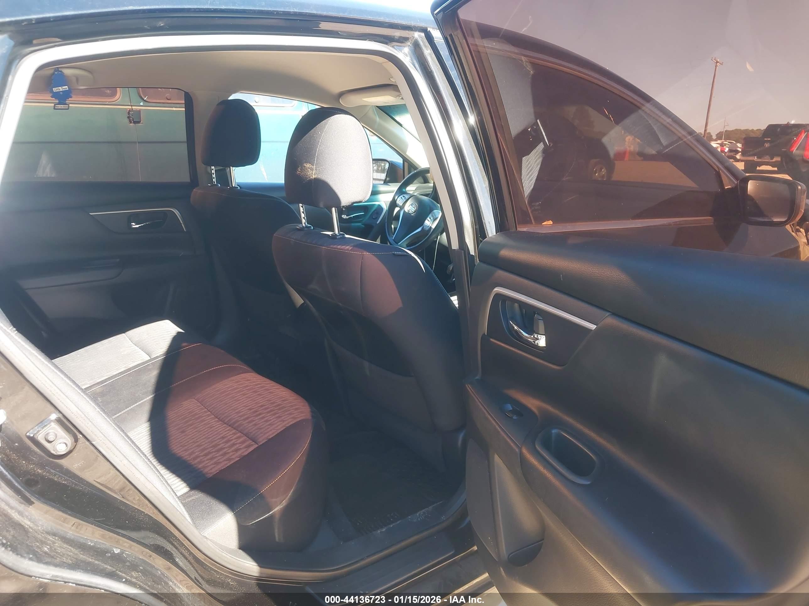 NISSAN ALTIMA image 8