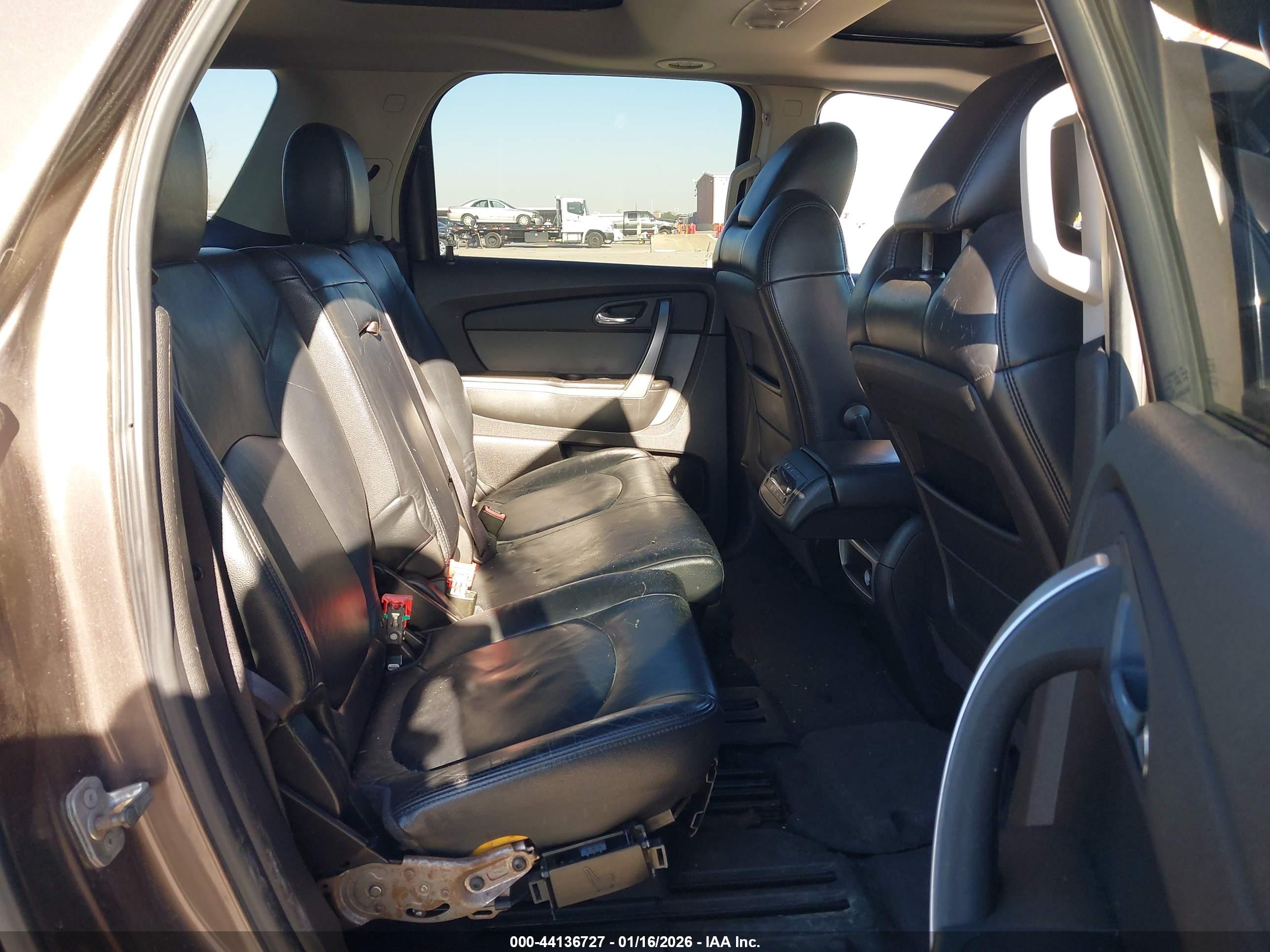 GMC ACADIA image 8