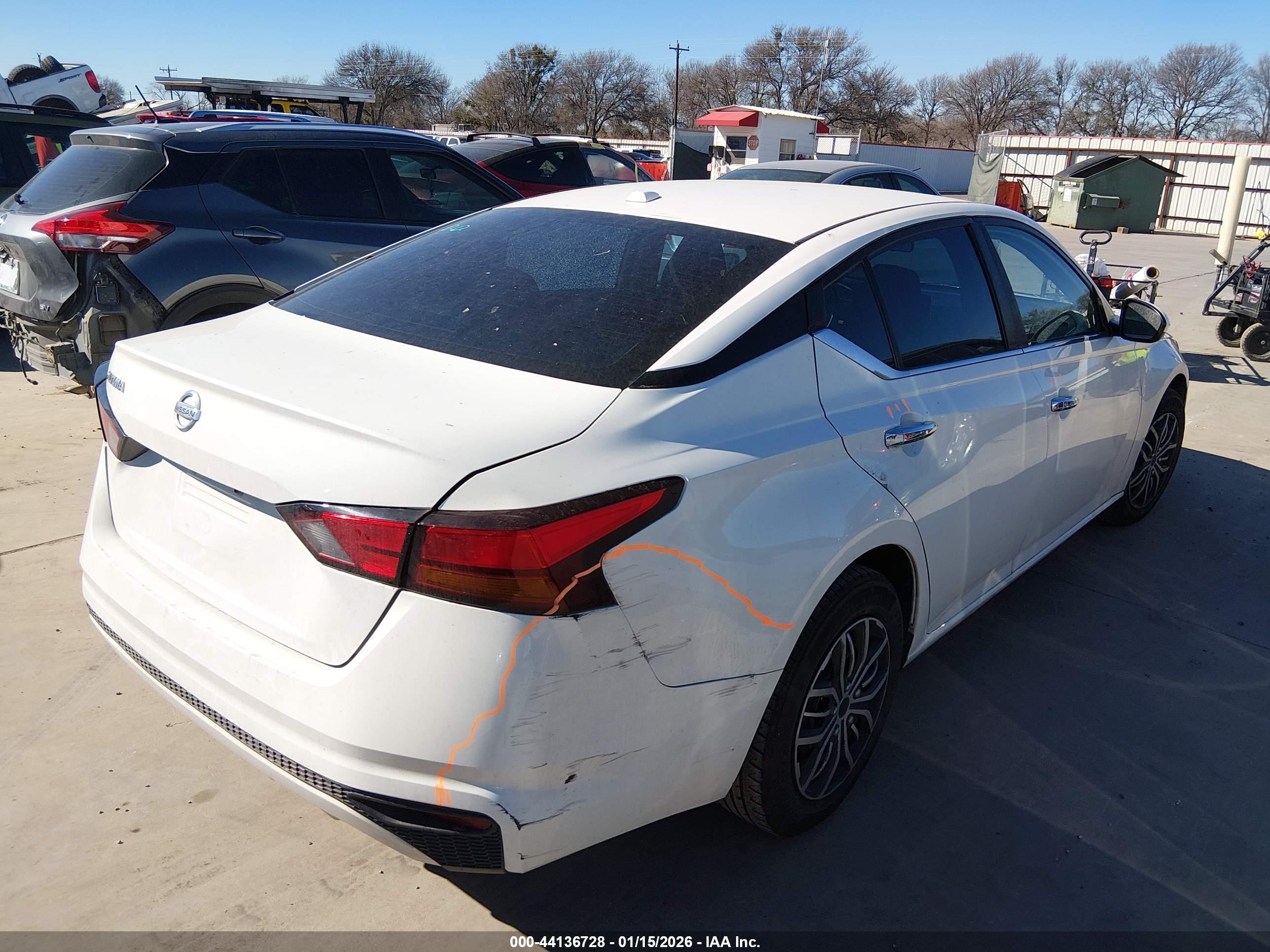 NISSAN ALTIMA image 4