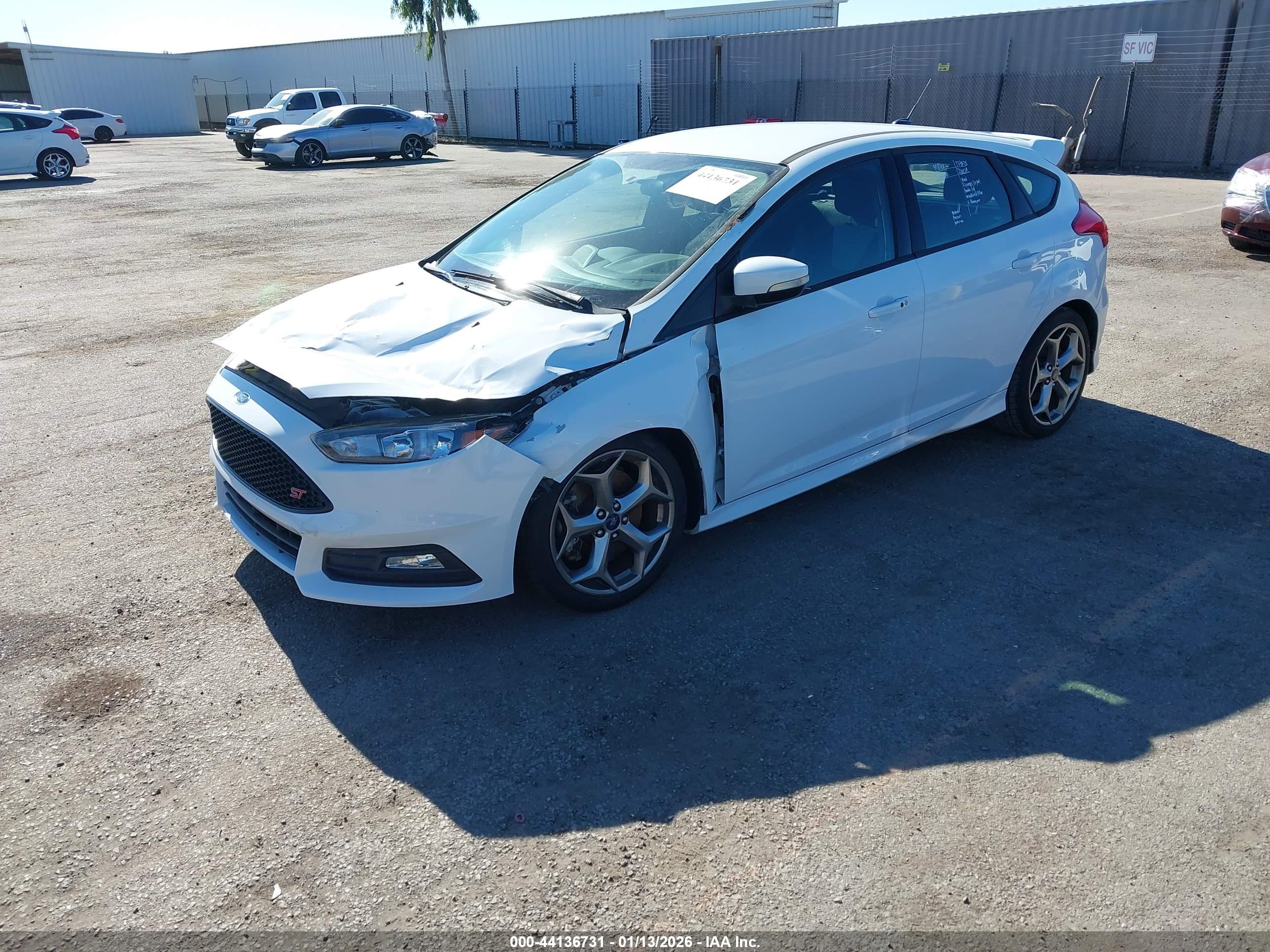 FORD FOCUS image 2