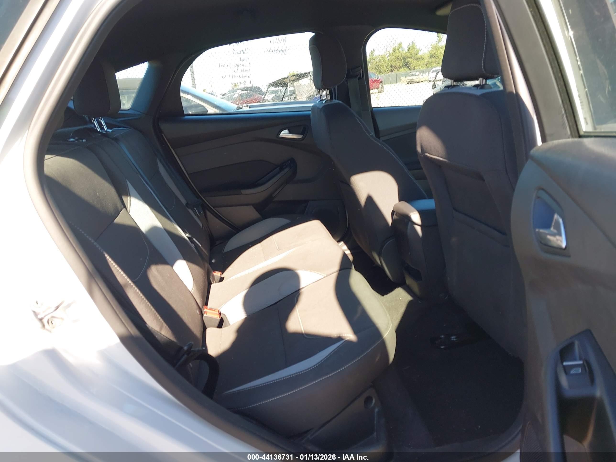 FORD FOCUS image 8