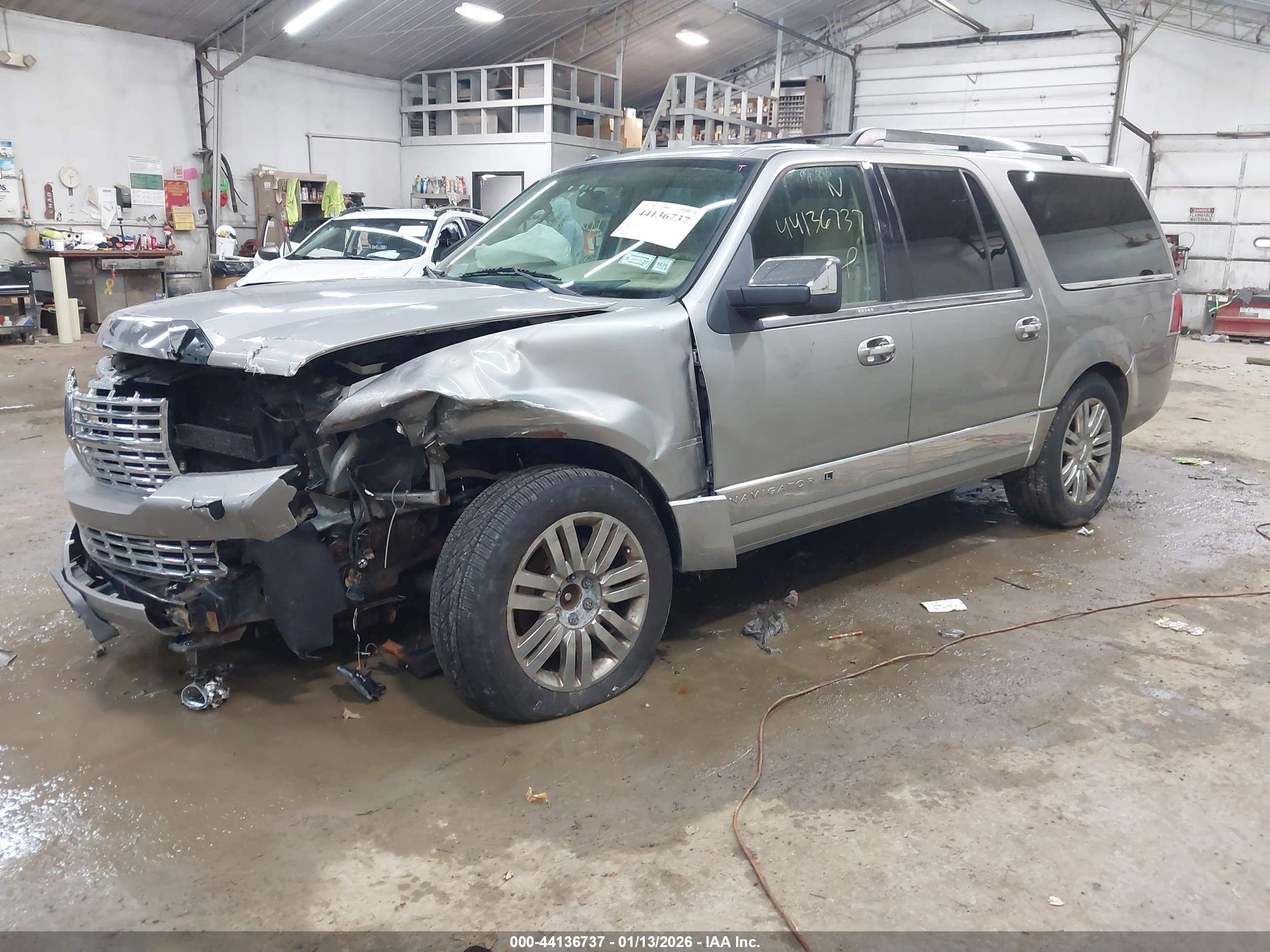 LINCOLN NAVIGATOR image 2