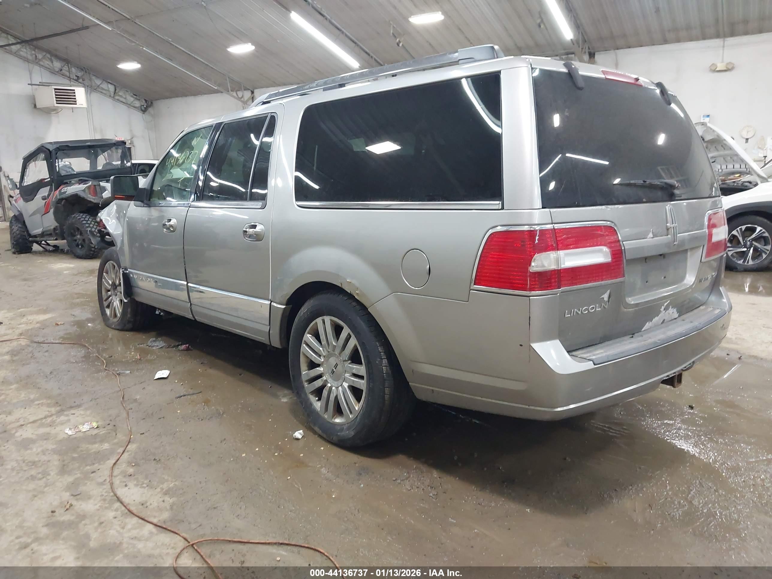 LINCOLN NAVIGATOR image 3