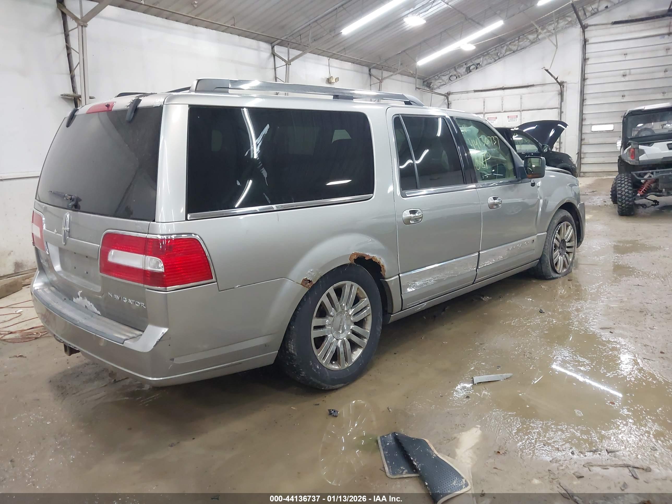 LINCOLN NAVIGATOR image 4