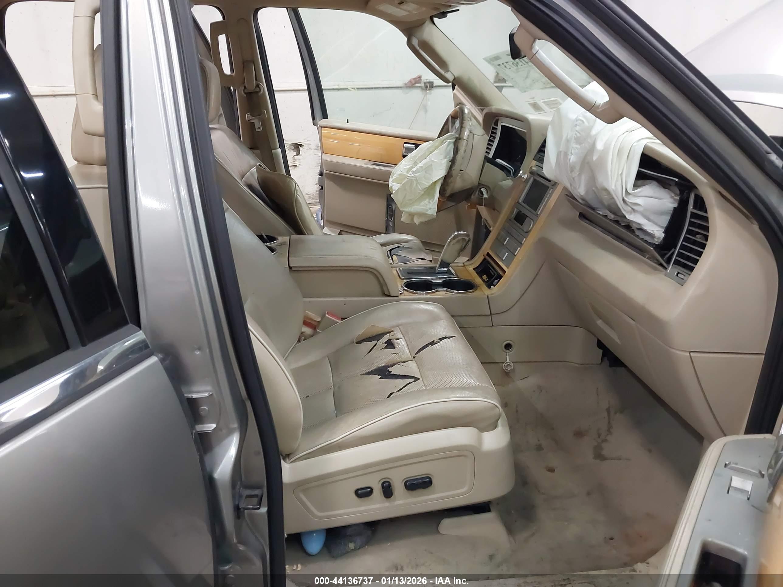 LINCOLN NAVIGATOR image 5