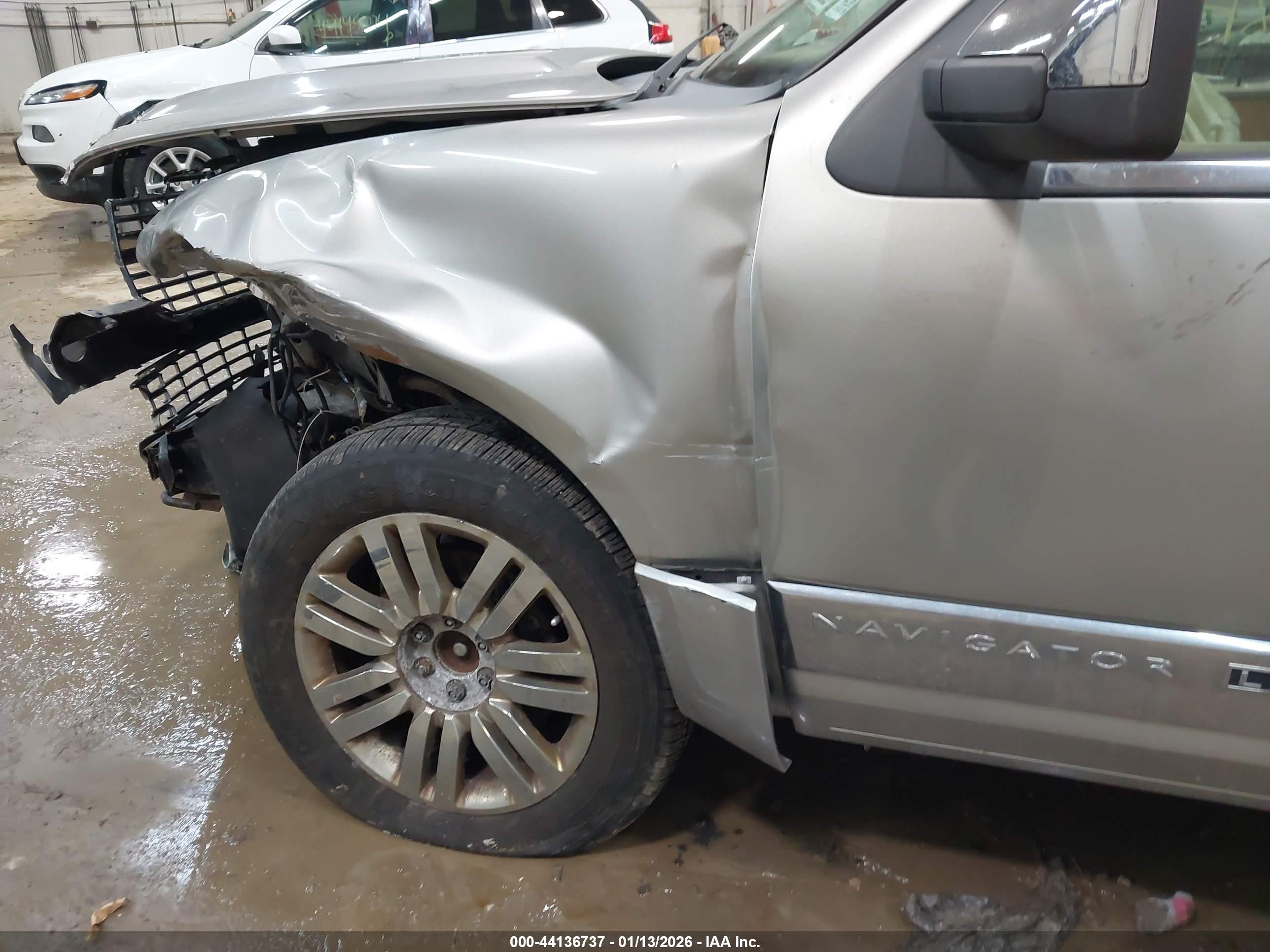 LINCOLN NAVIGATOR image 6