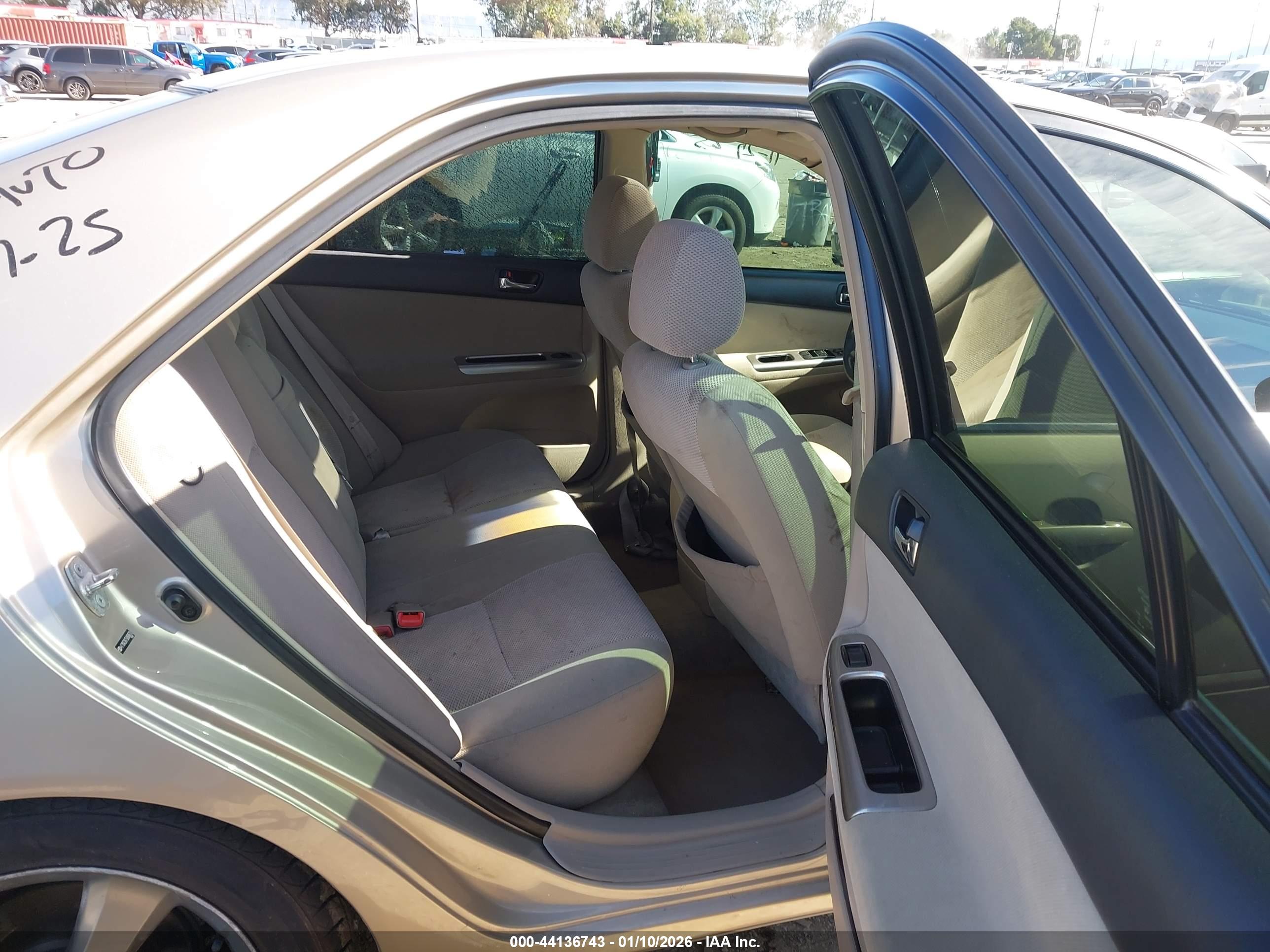 TOYOTA CAMRY image 8