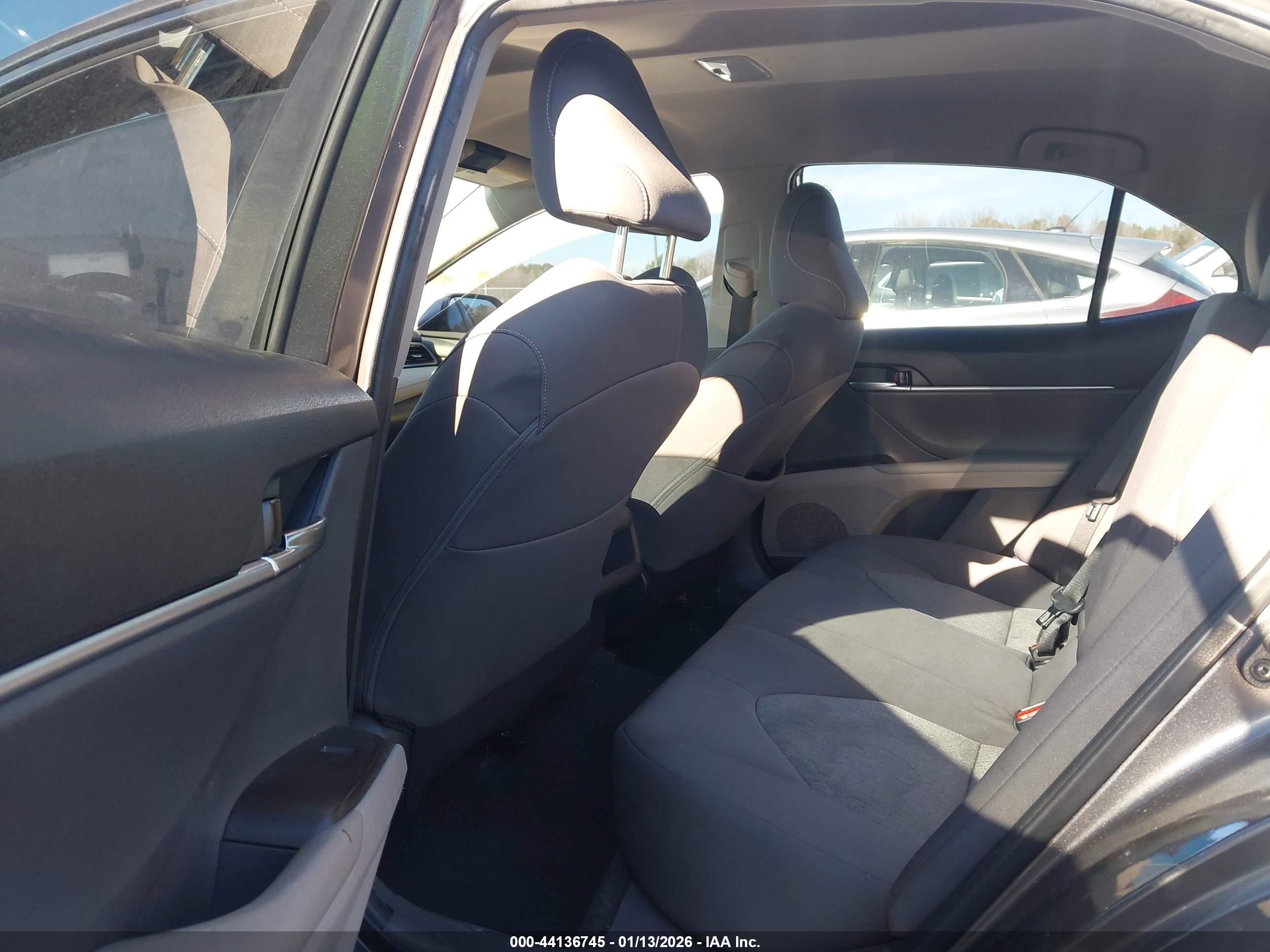 TOYOTA CAMRY image 8