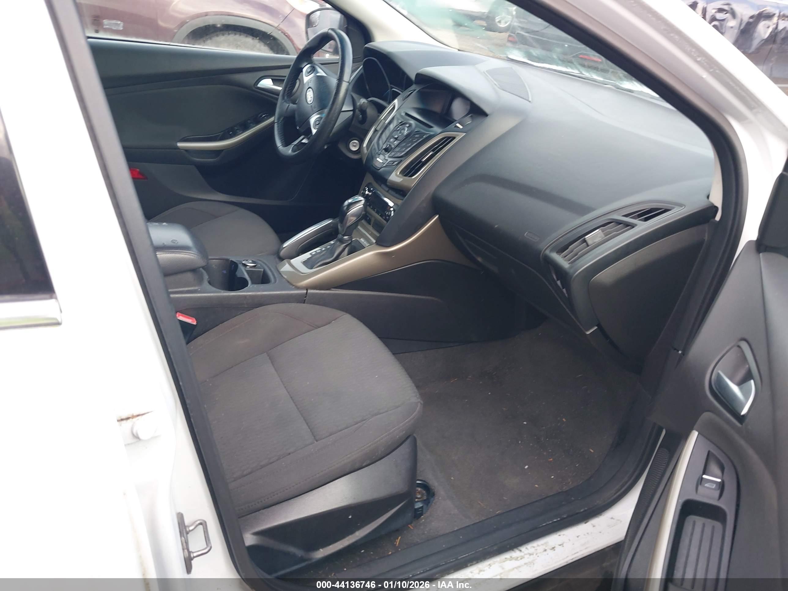 FORD FOCUS image 5