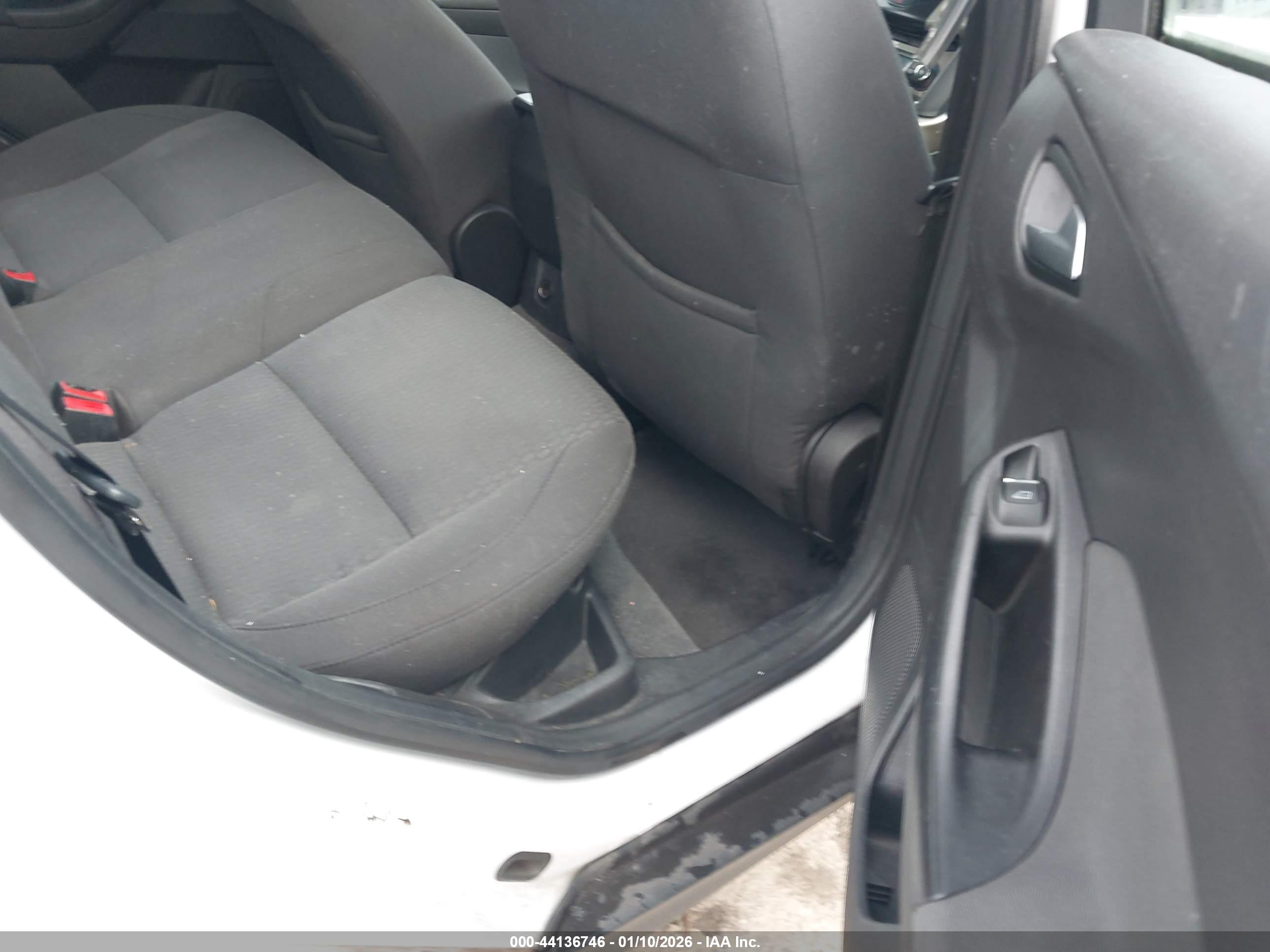 FORD FOCUS image 8