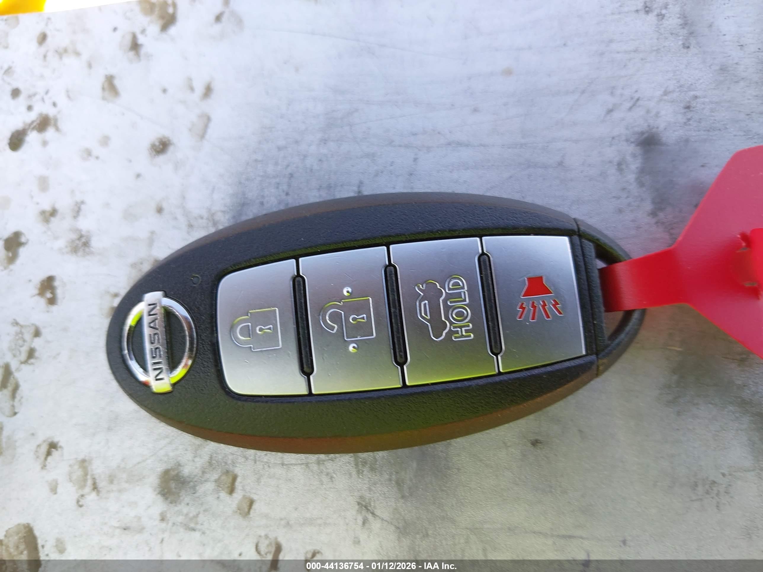NISSAN VERSA image 11