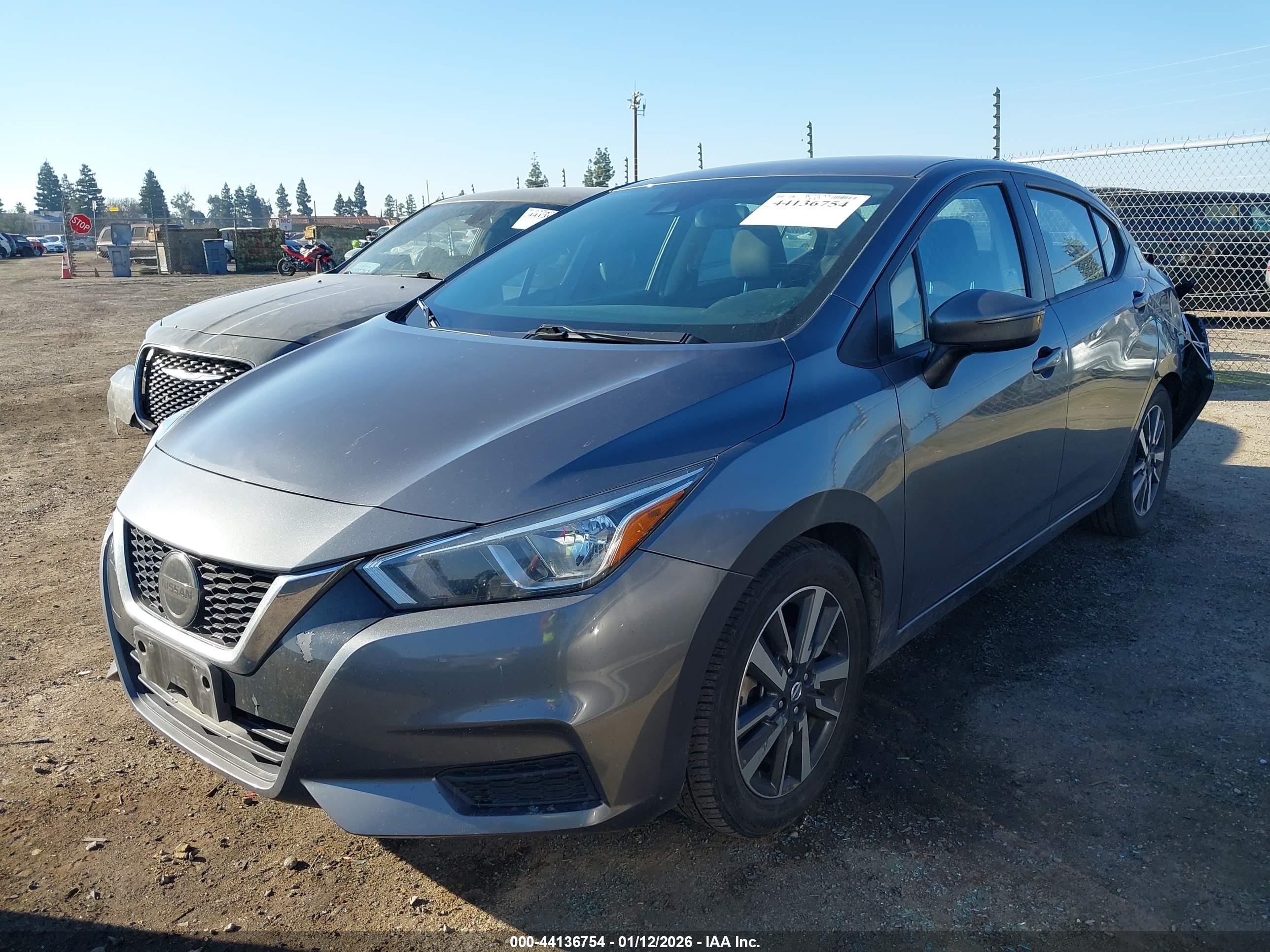 NISSAN VERSA image 2