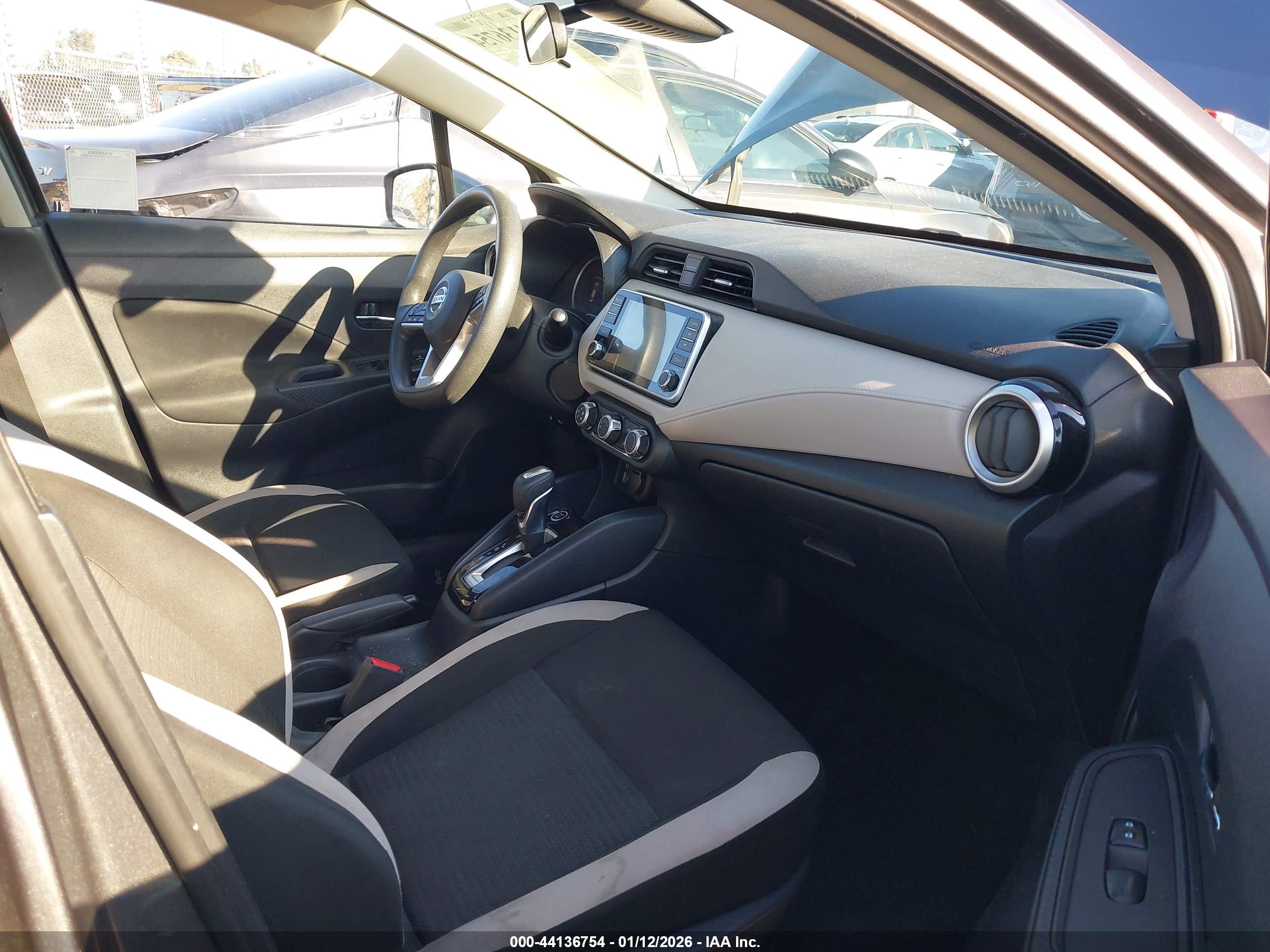 NISSAN VERSA image 5