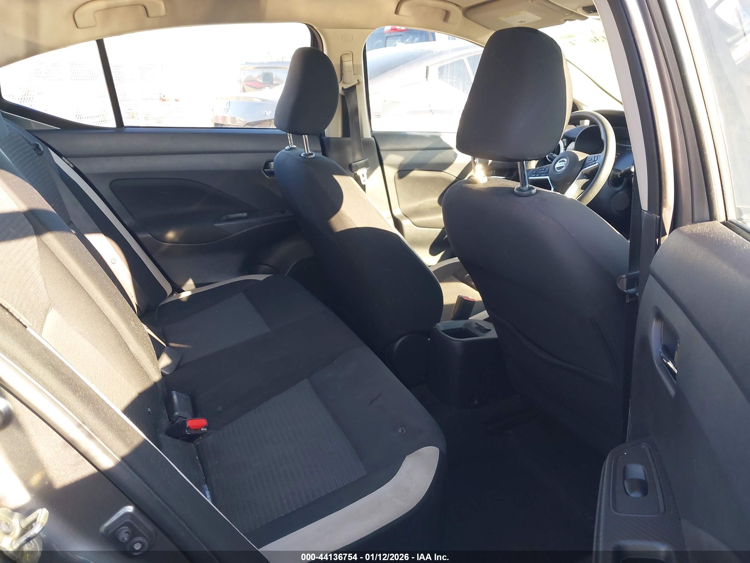 NISSAN VERSA image 8