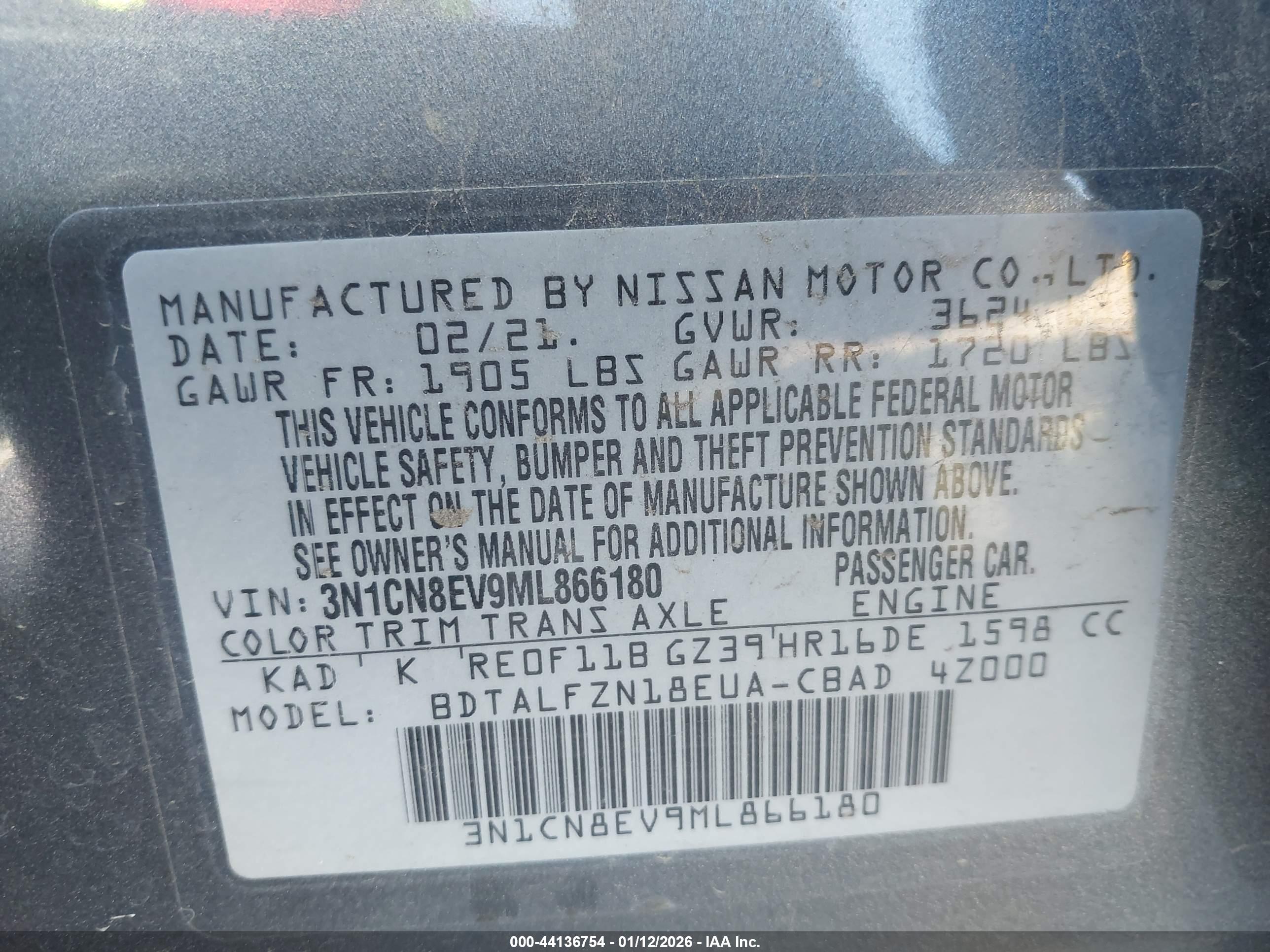 NISSAN VERSA image 9