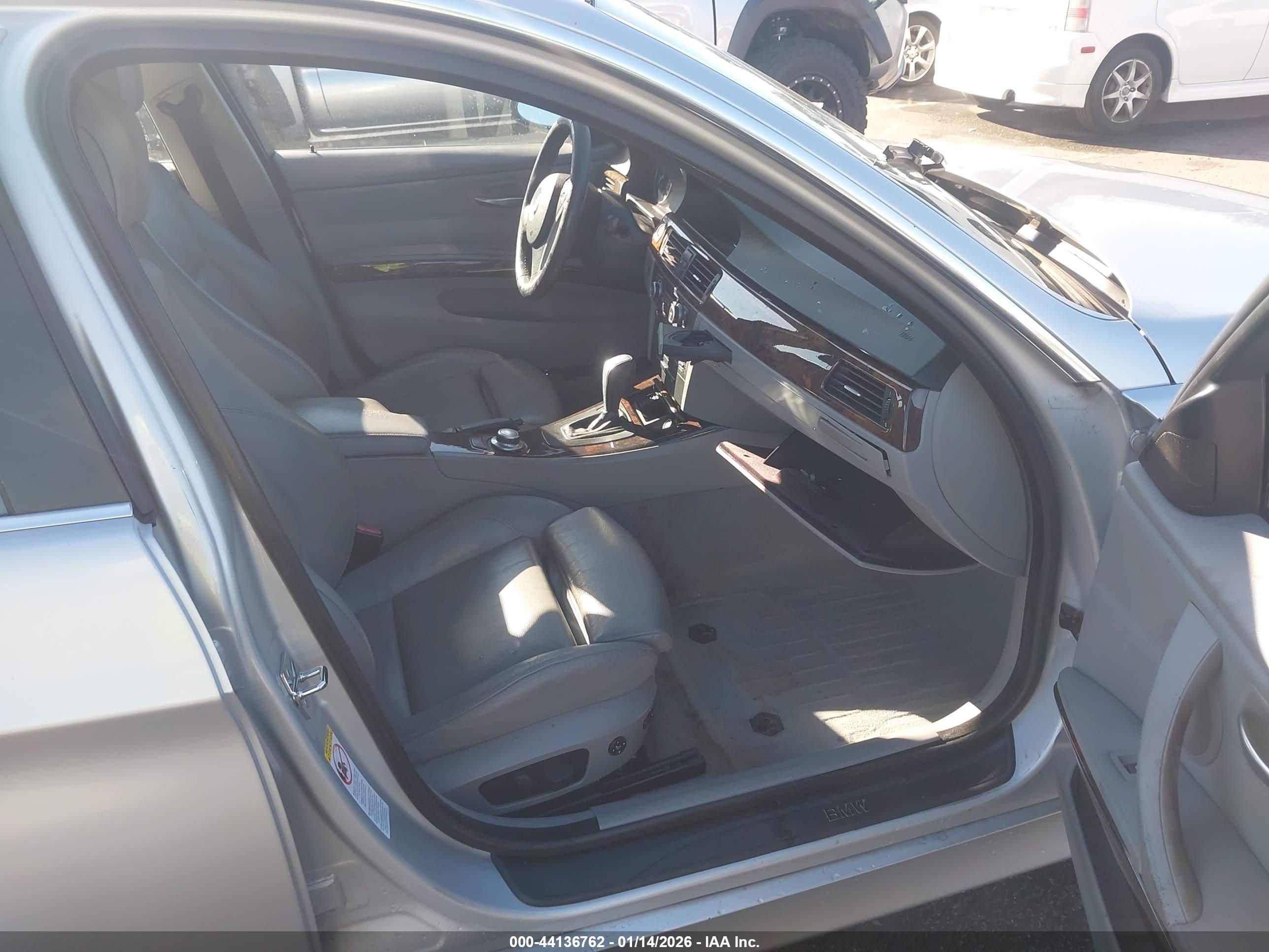 BMW 335XI image 5