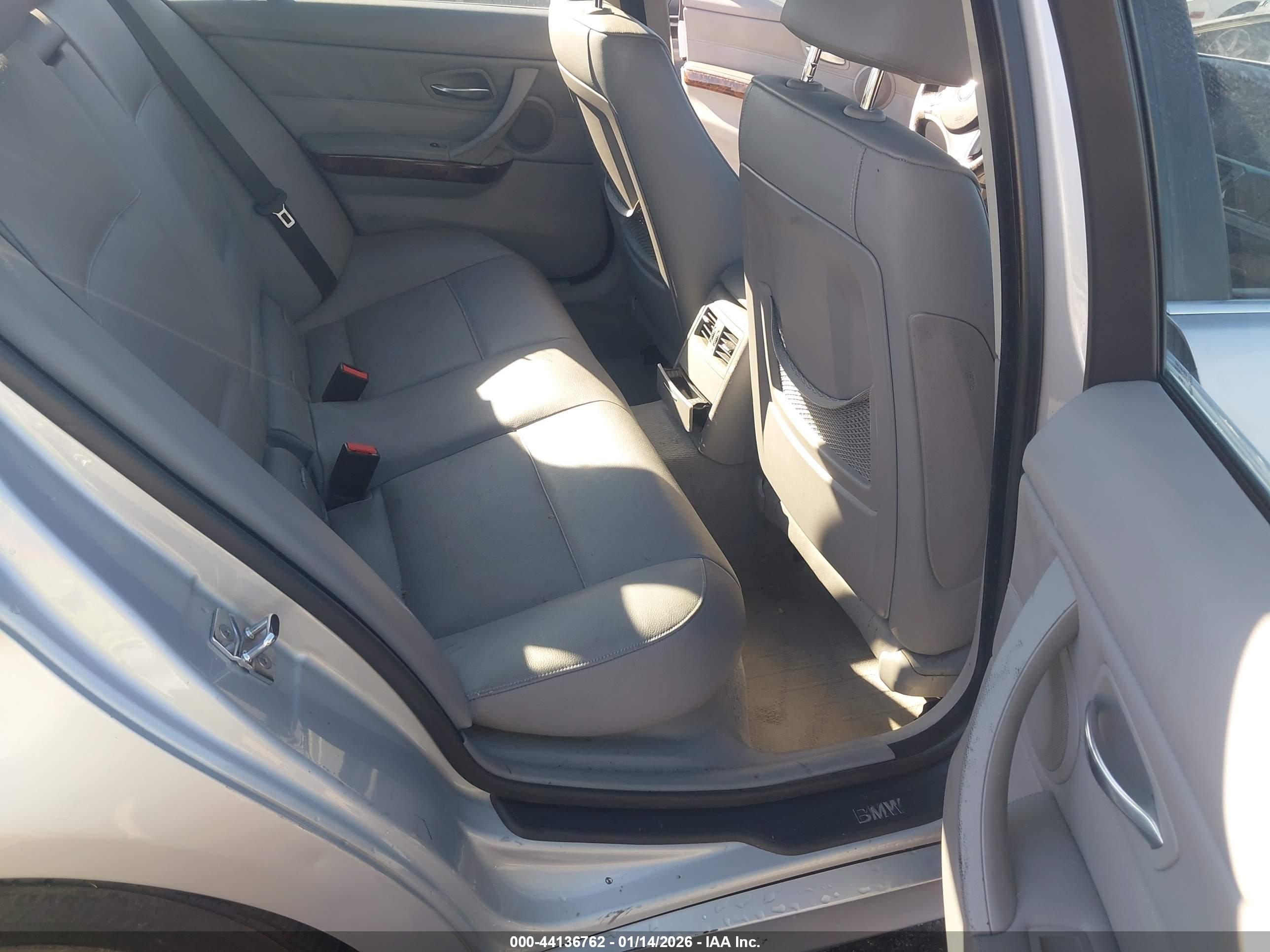 BMW 335XI image 8