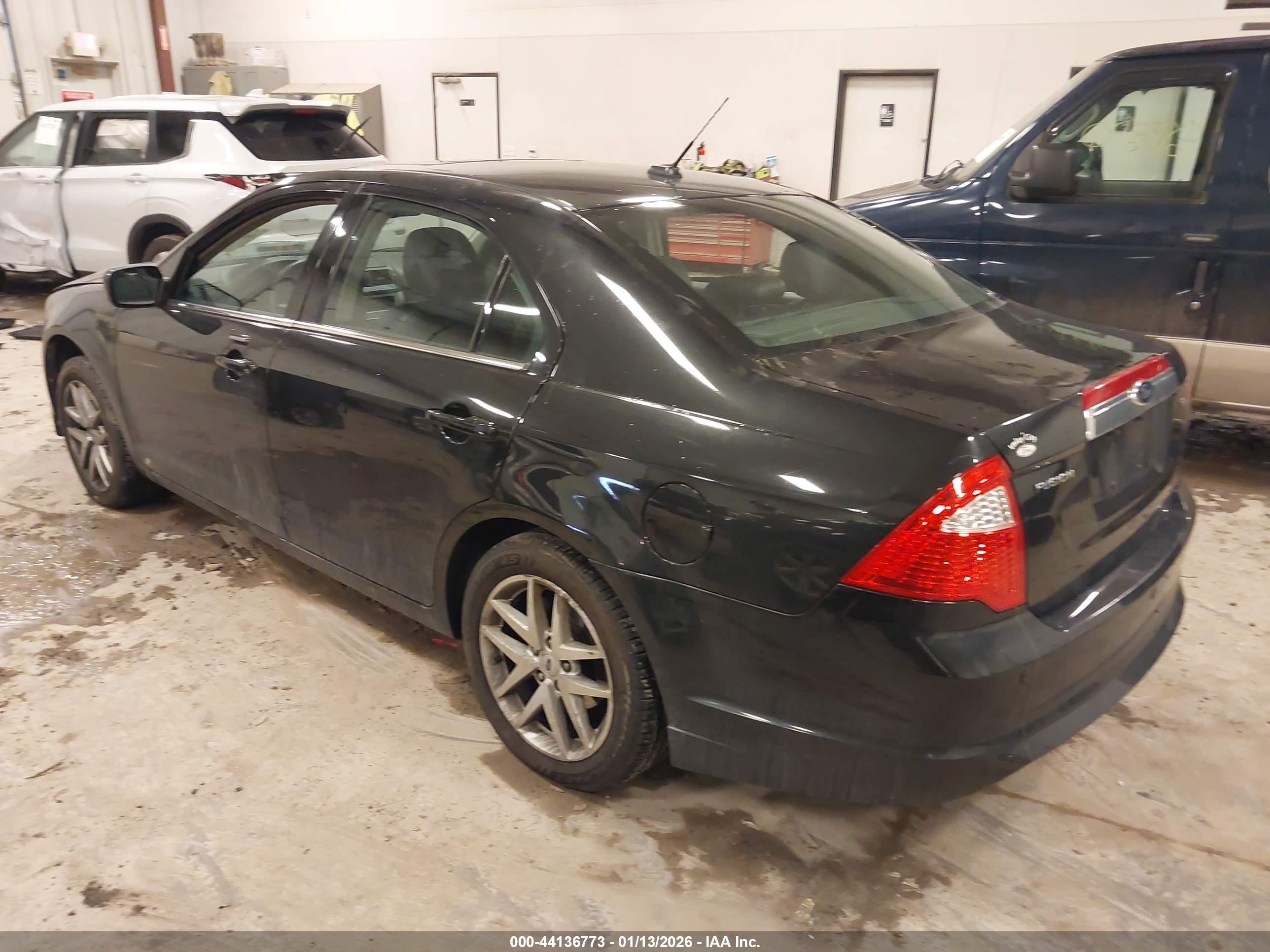 FORD FUSION image 3