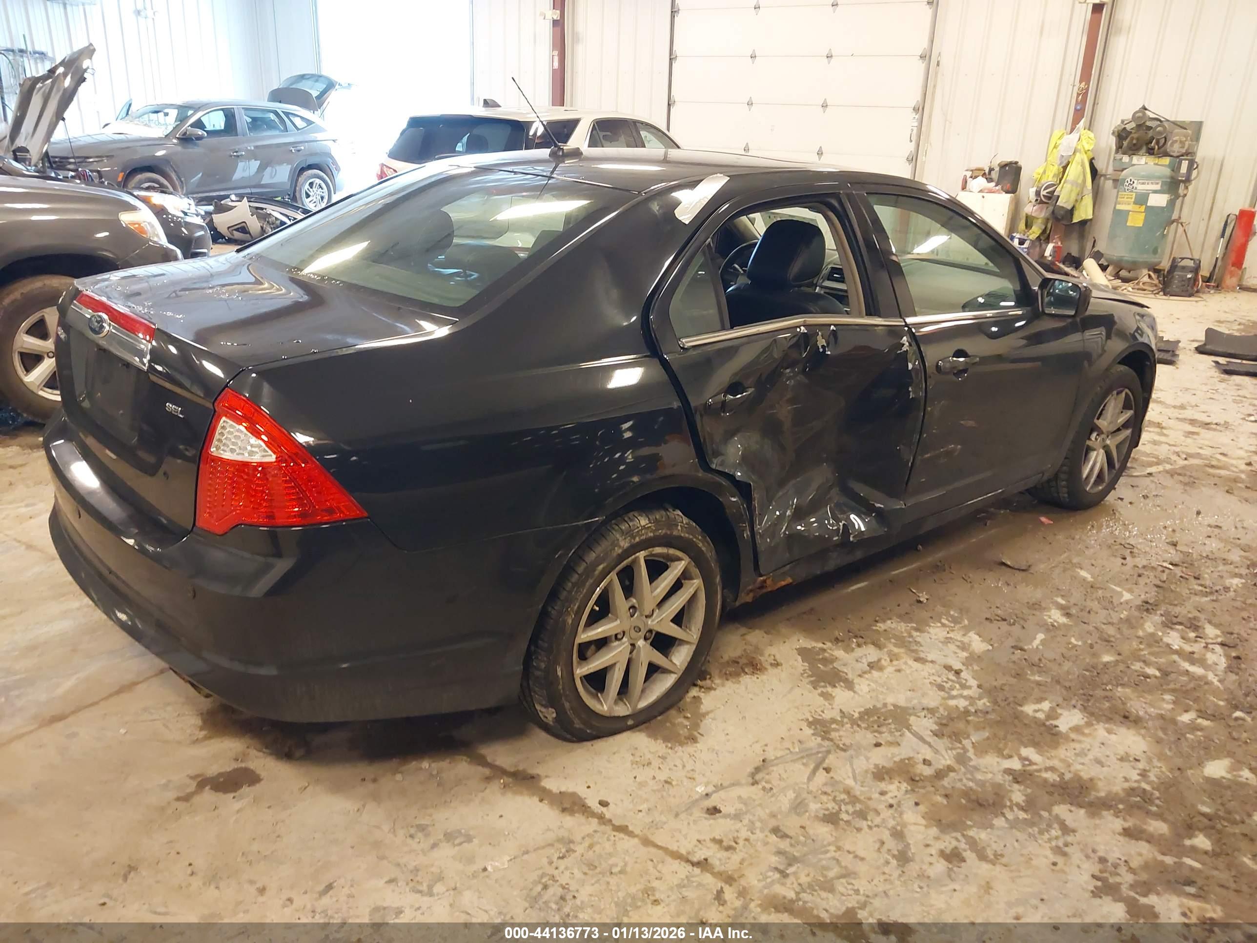 FORD FUSION image 4