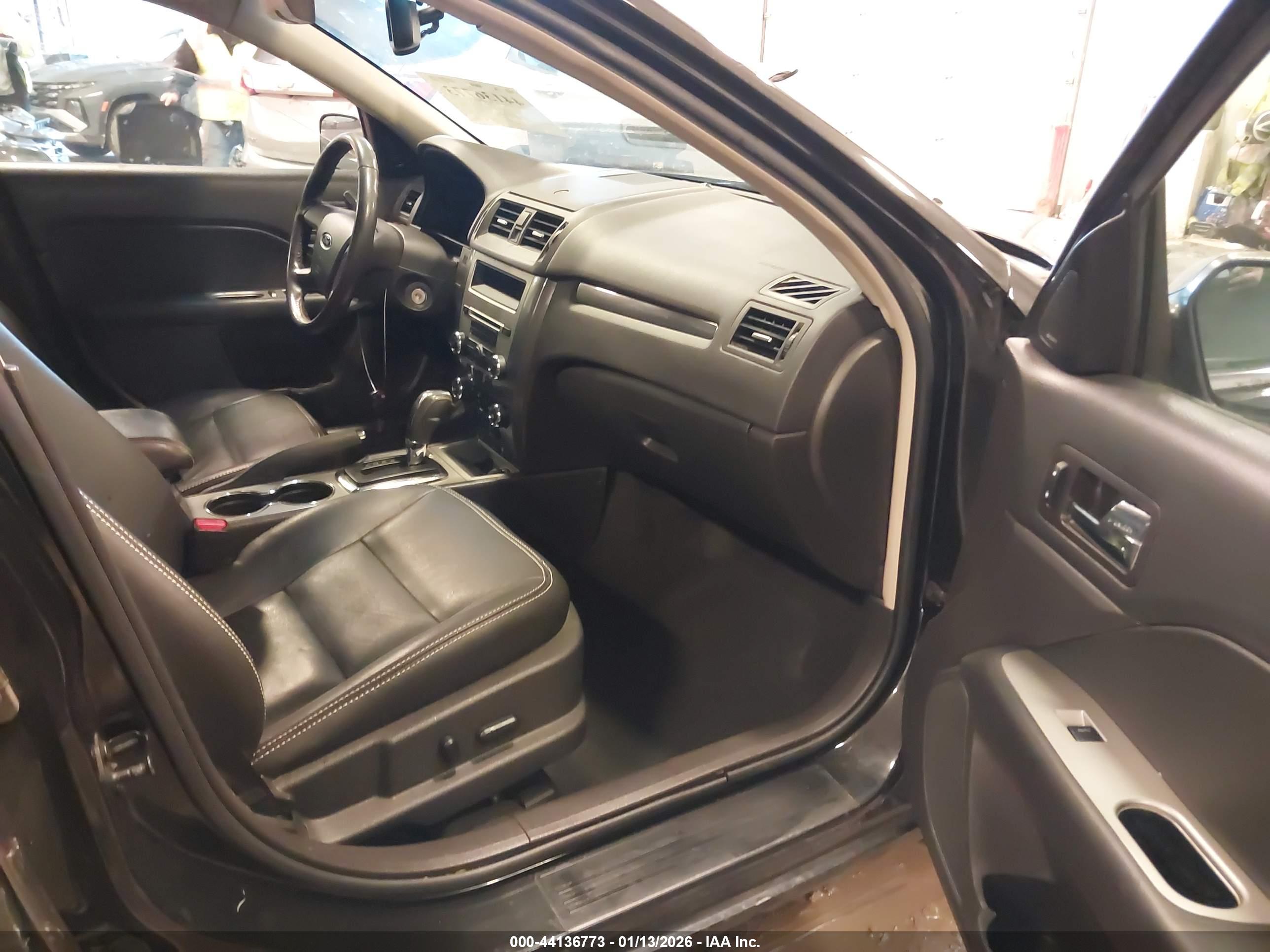 FORD FUSION image 5
