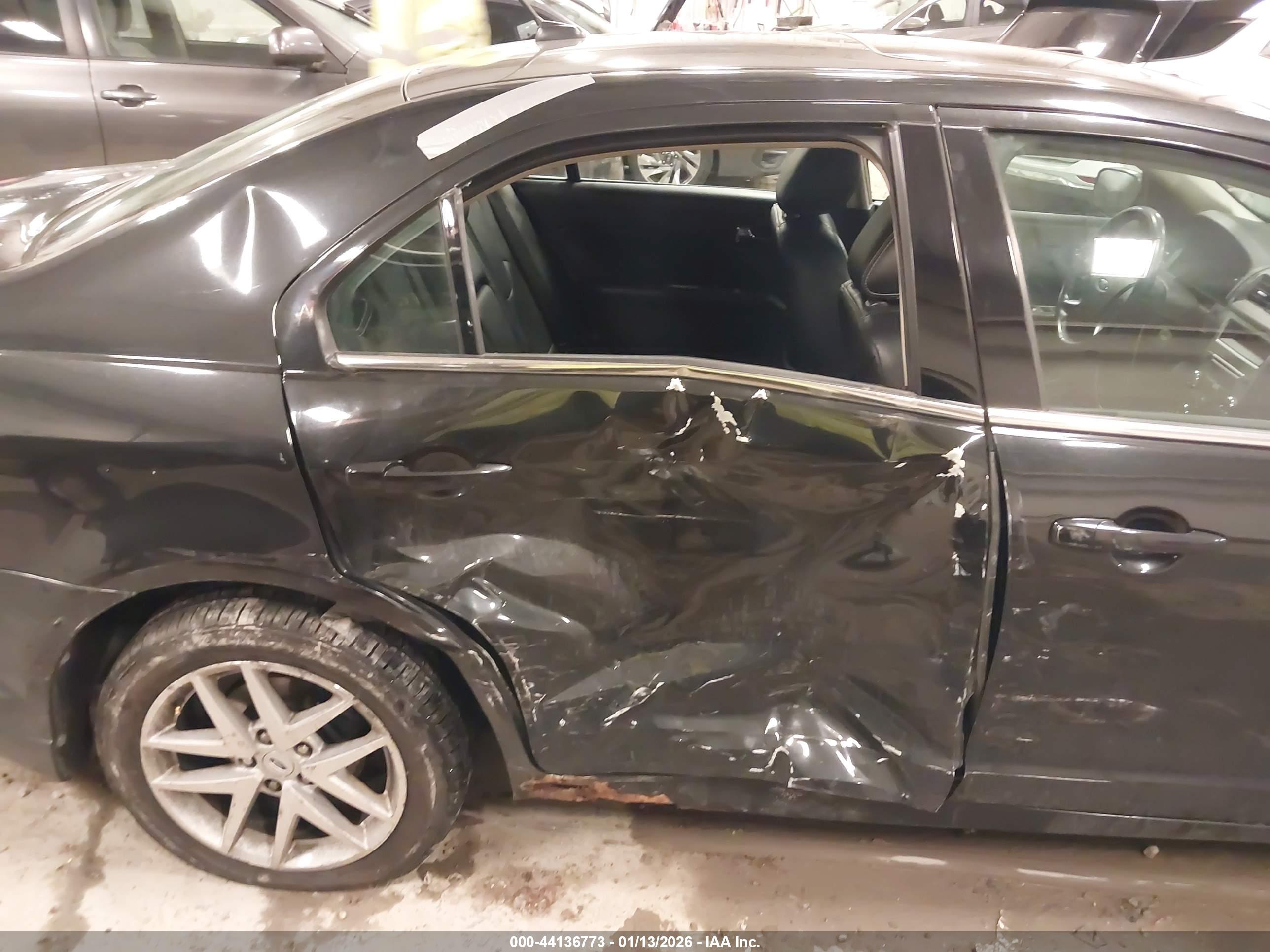 FORD FUSION image 6