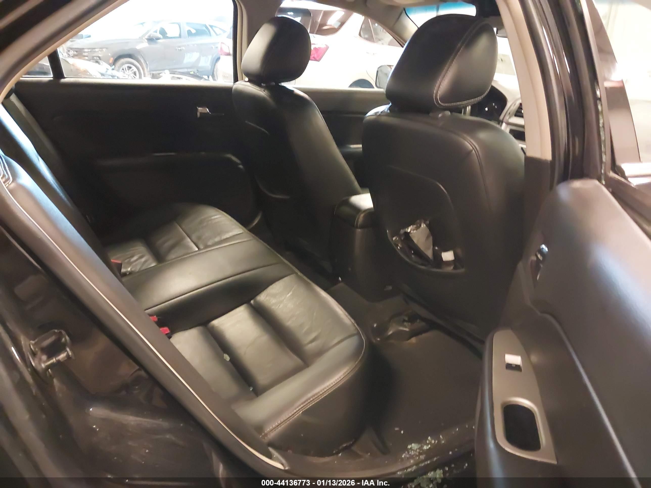 FORD FUSION image 8