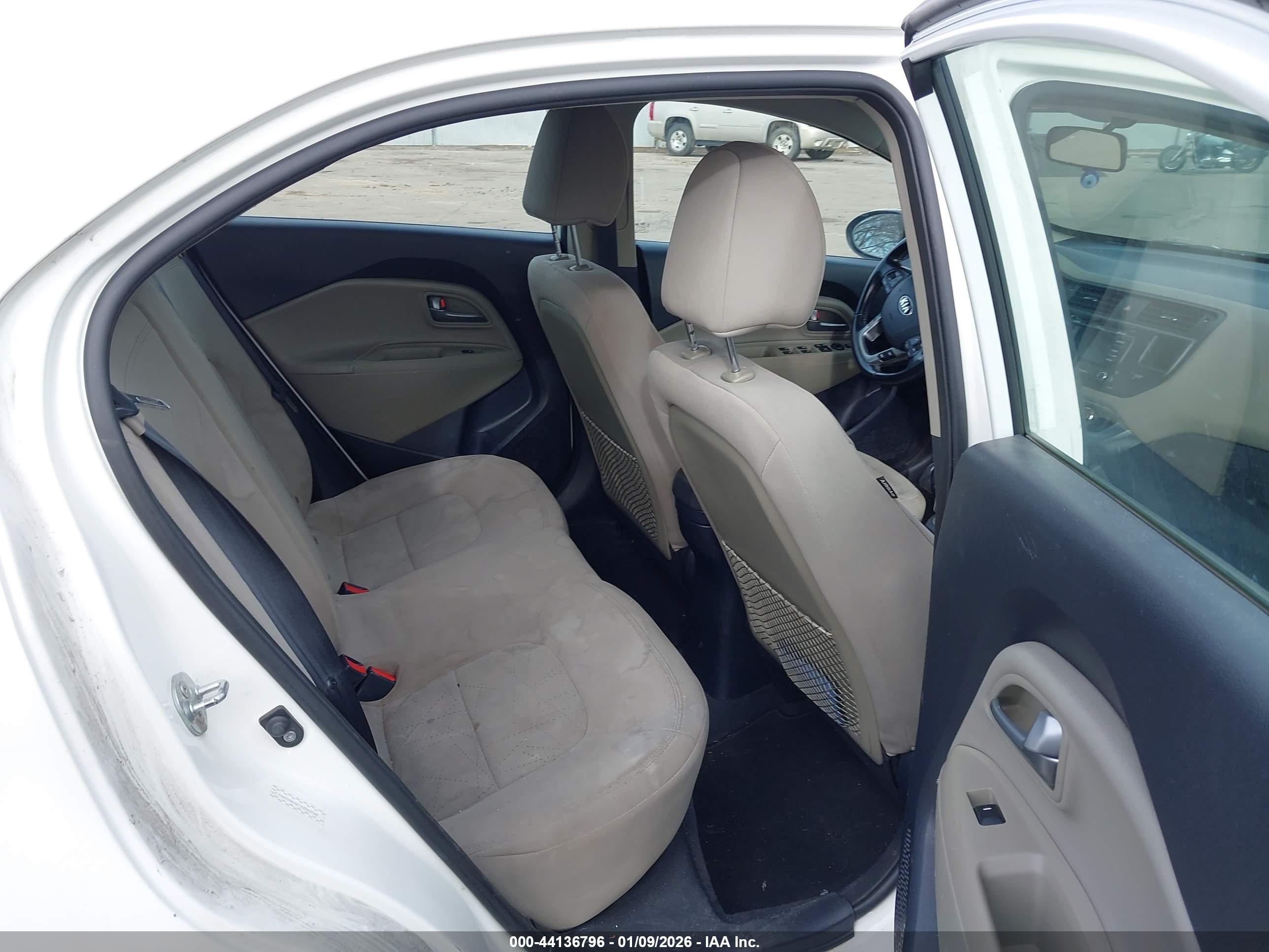 KIA RIO image 8