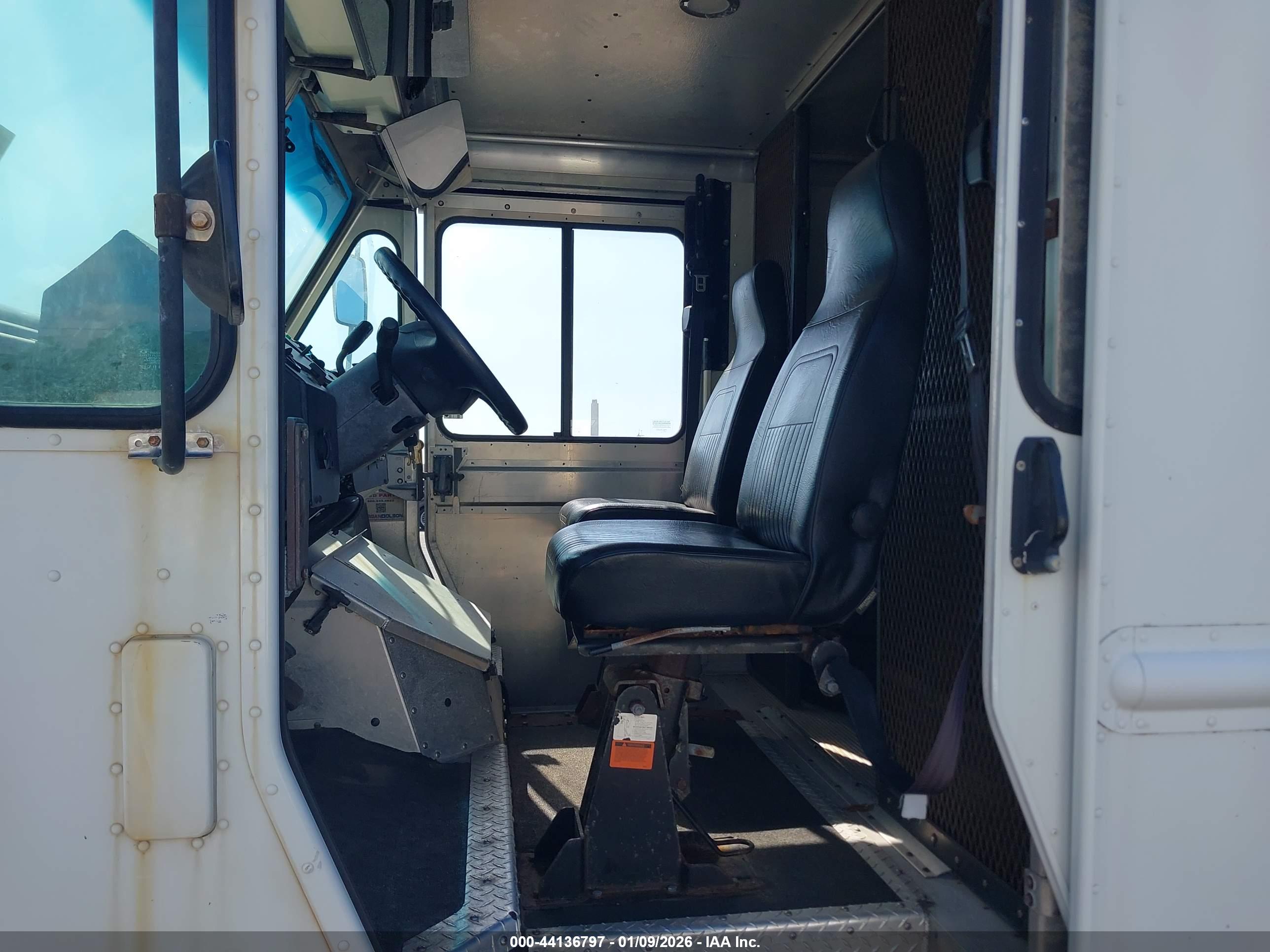 FORD E-350 image 7