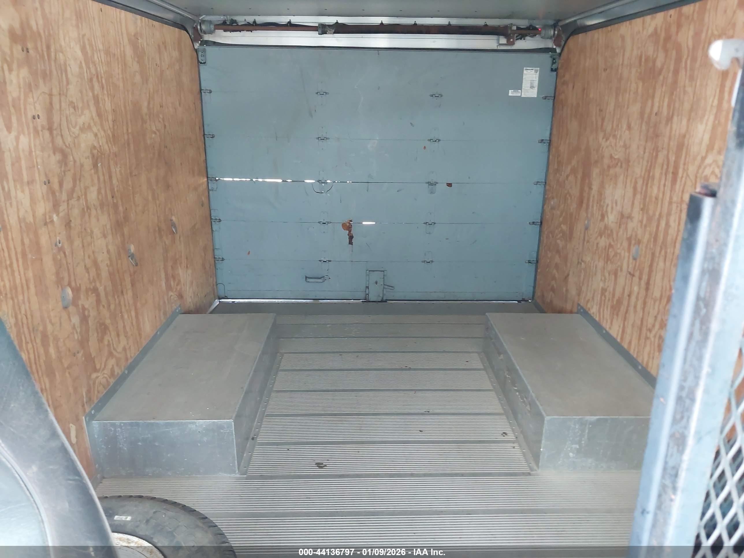 FORD E-350 image 8