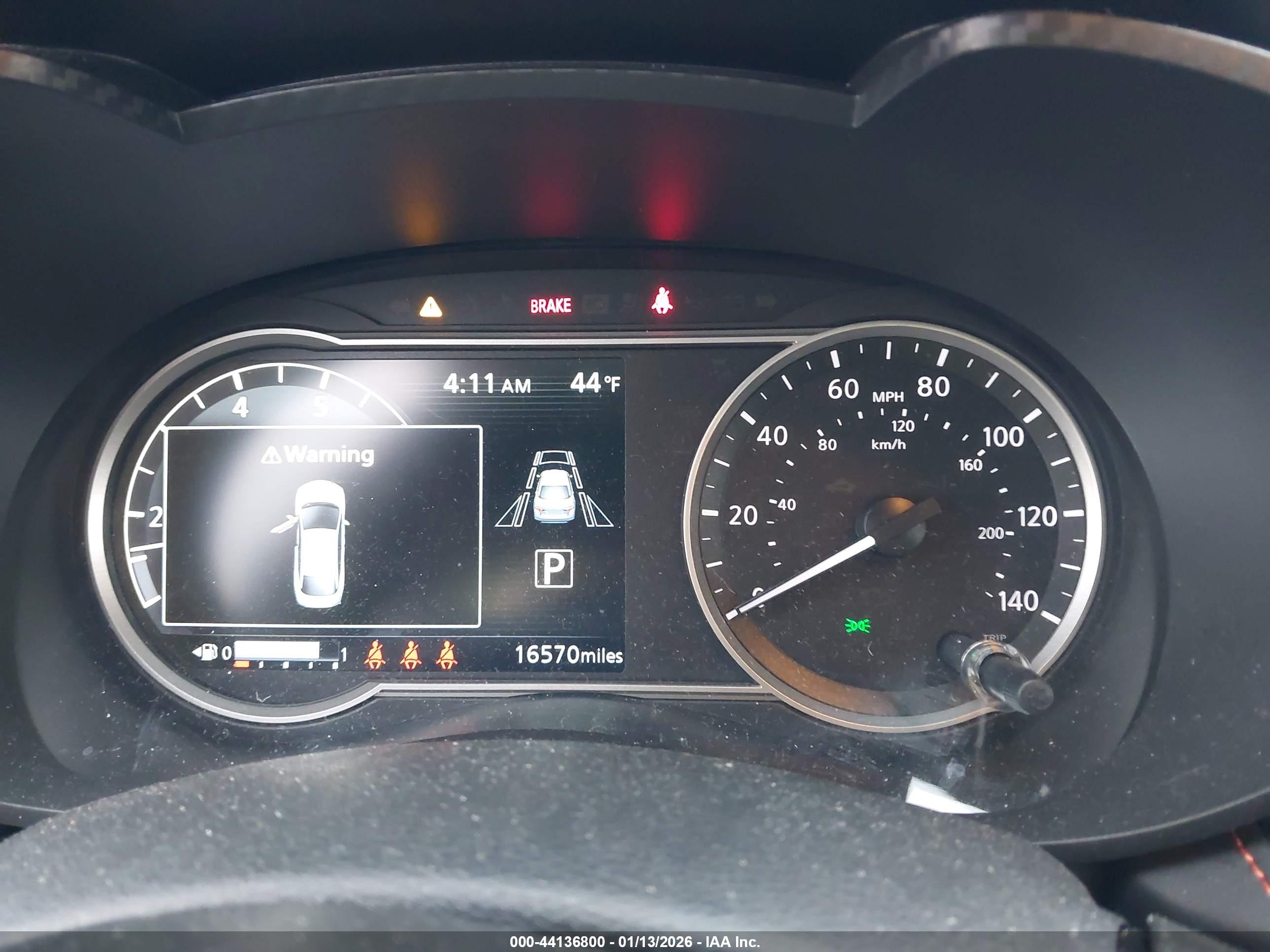 NISSAN VERSA image 7