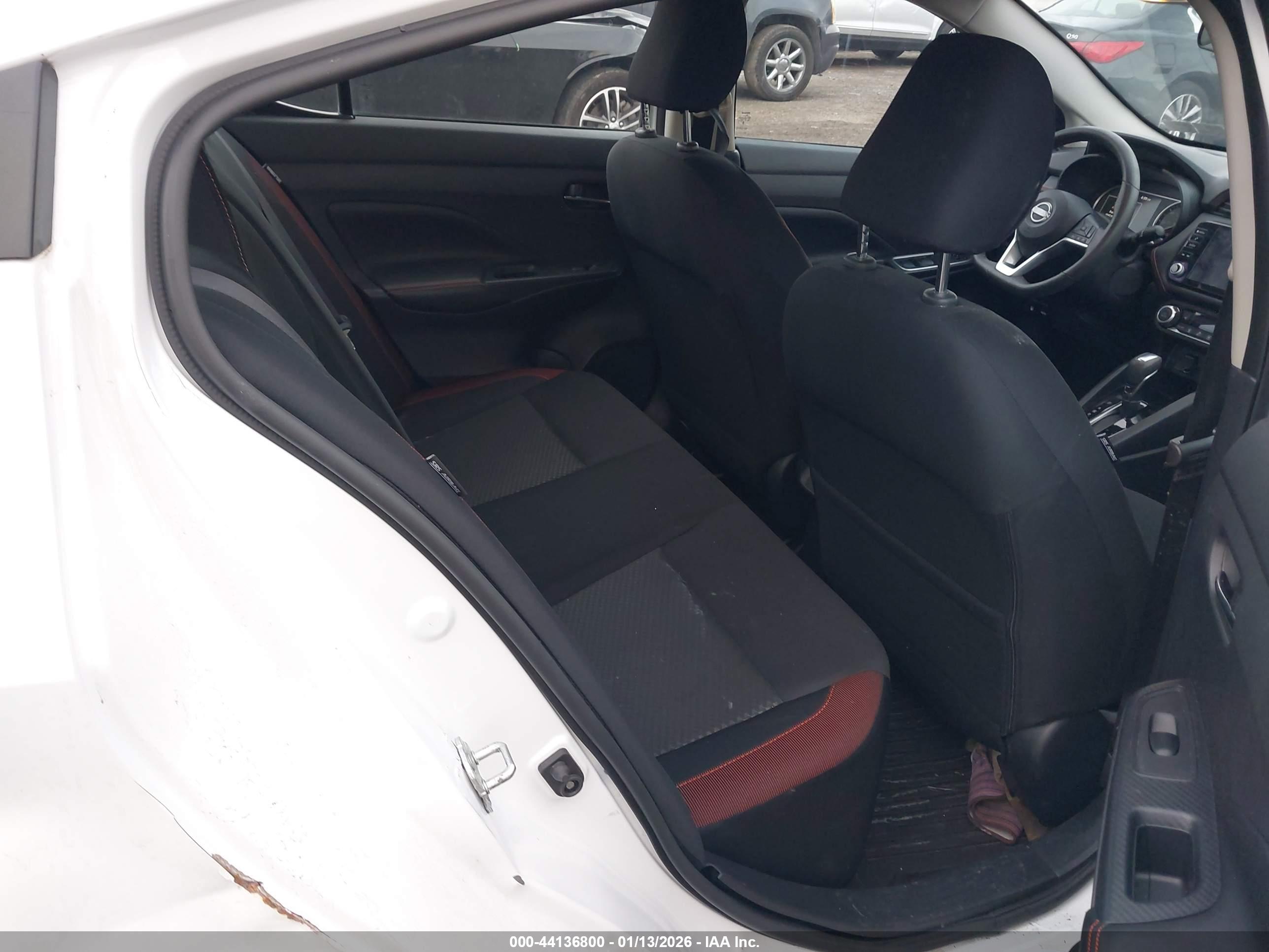 NISSAN VERSA image 8