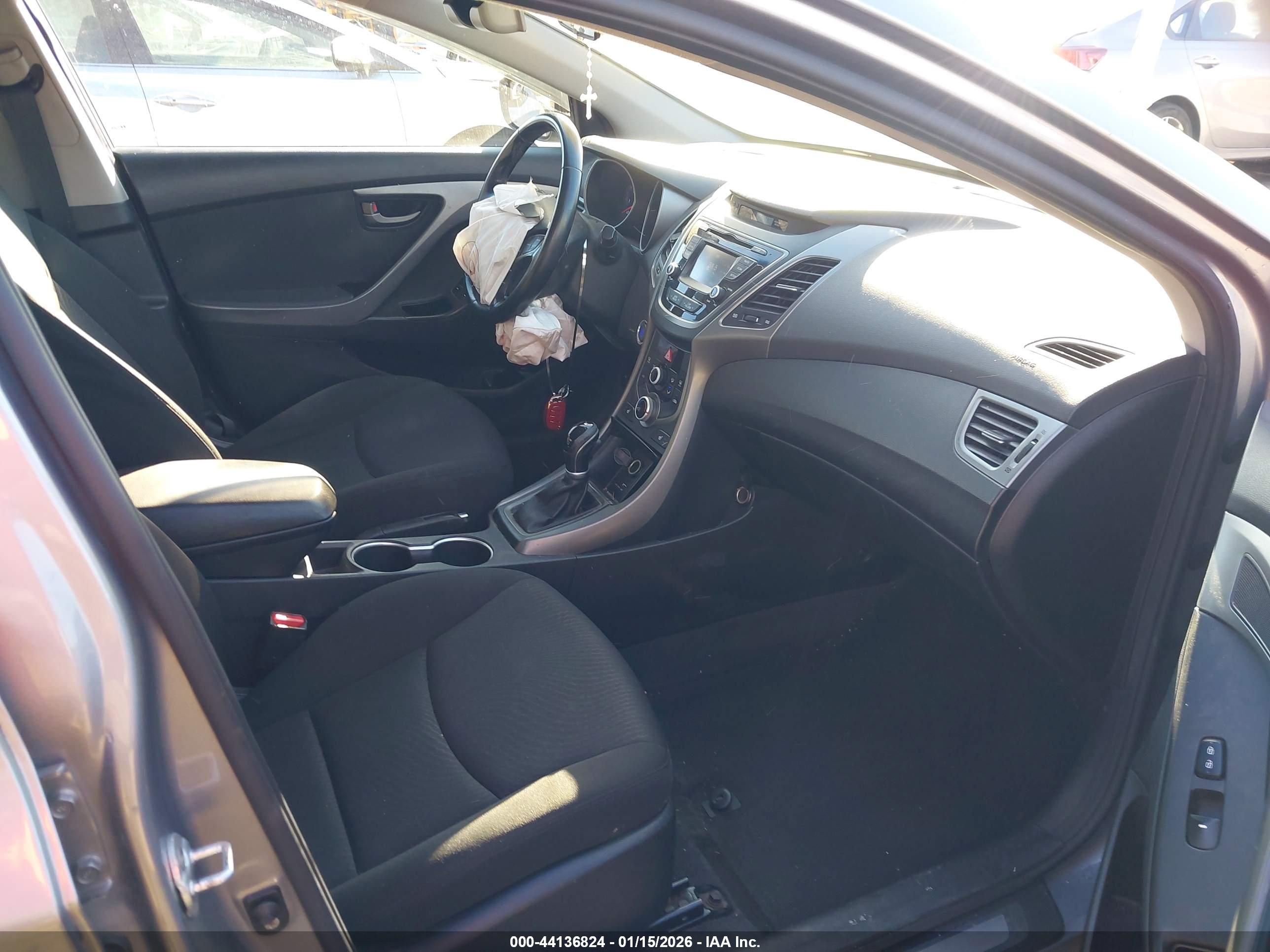 HYUNDAI ELANTRA image 5