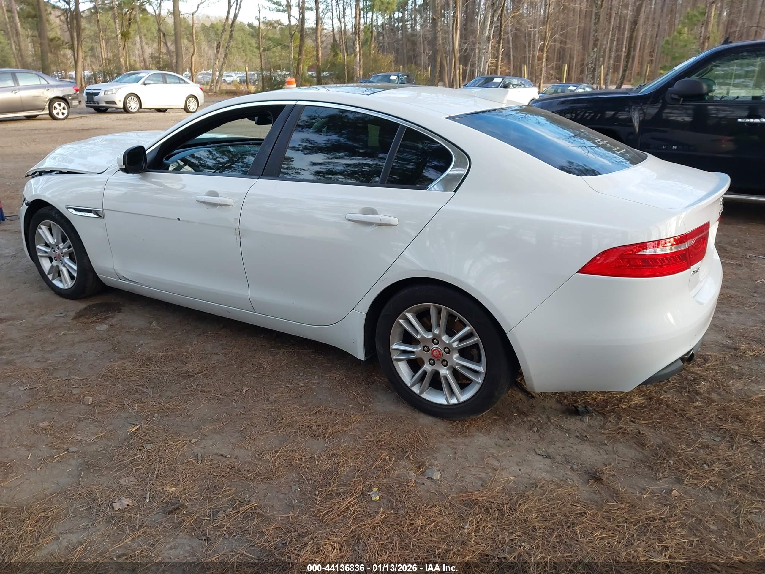 JAGUAR XE image 3