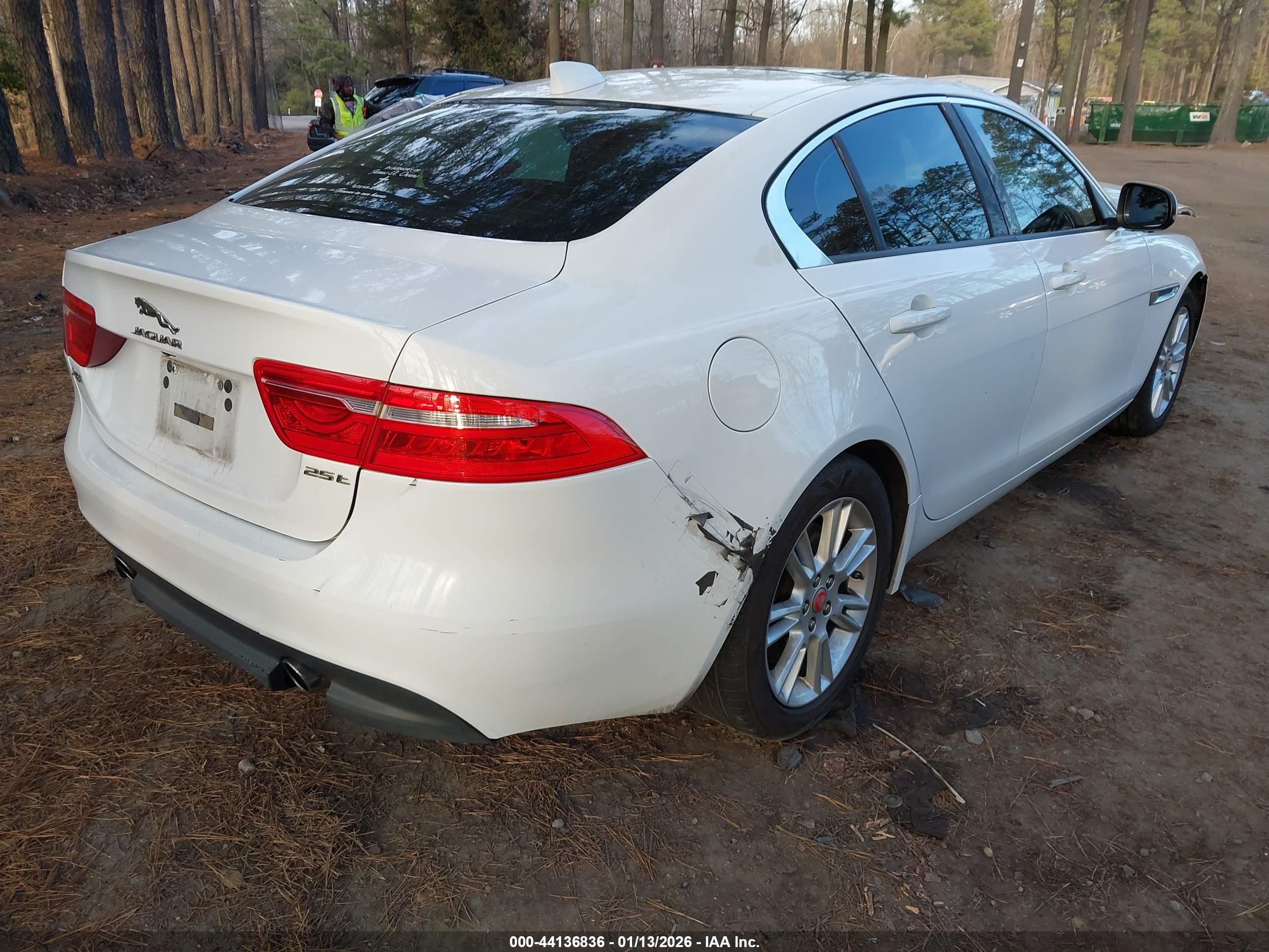 JAGUAR XE image 4