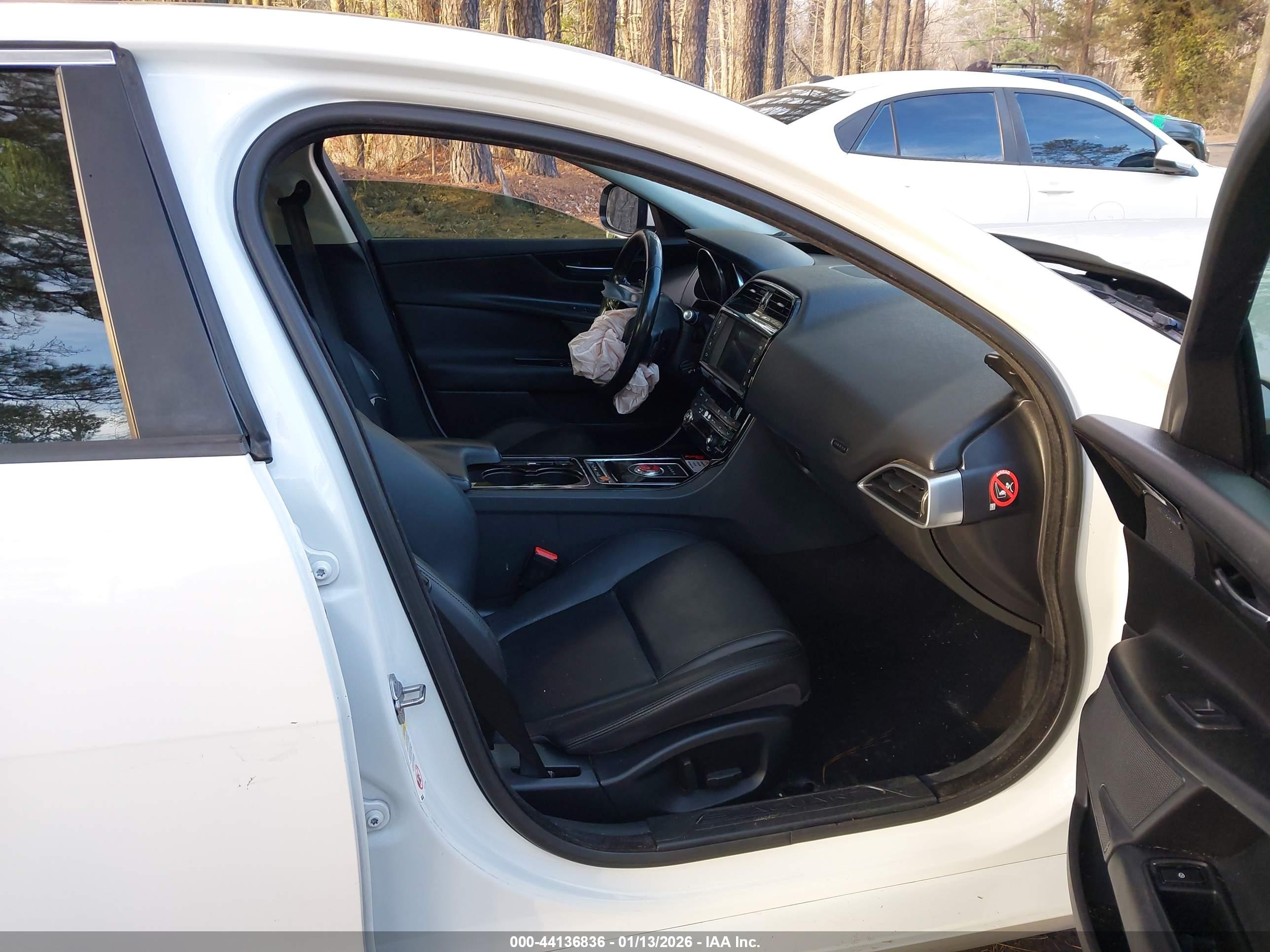 JAGUAR XE image 5