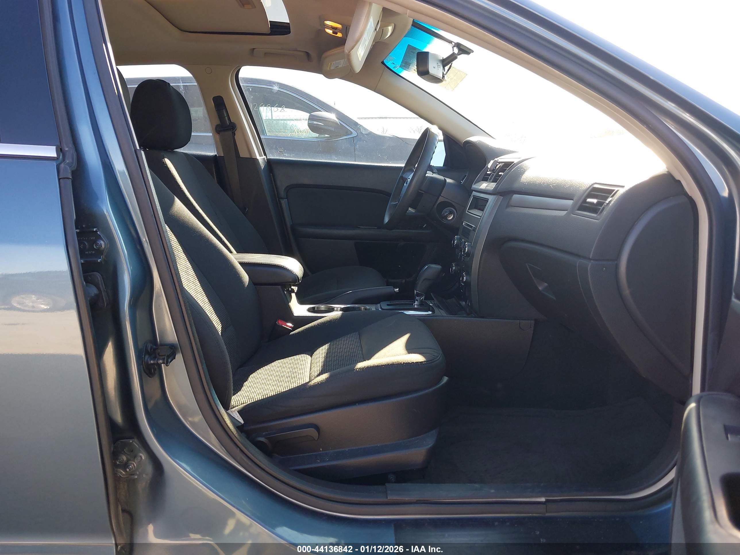 FORD FUSION image 5