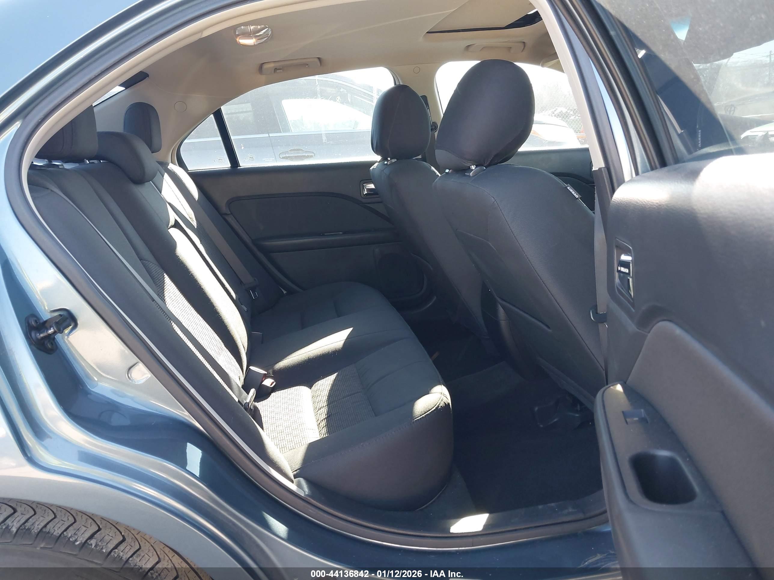 FORD FUSION image 8