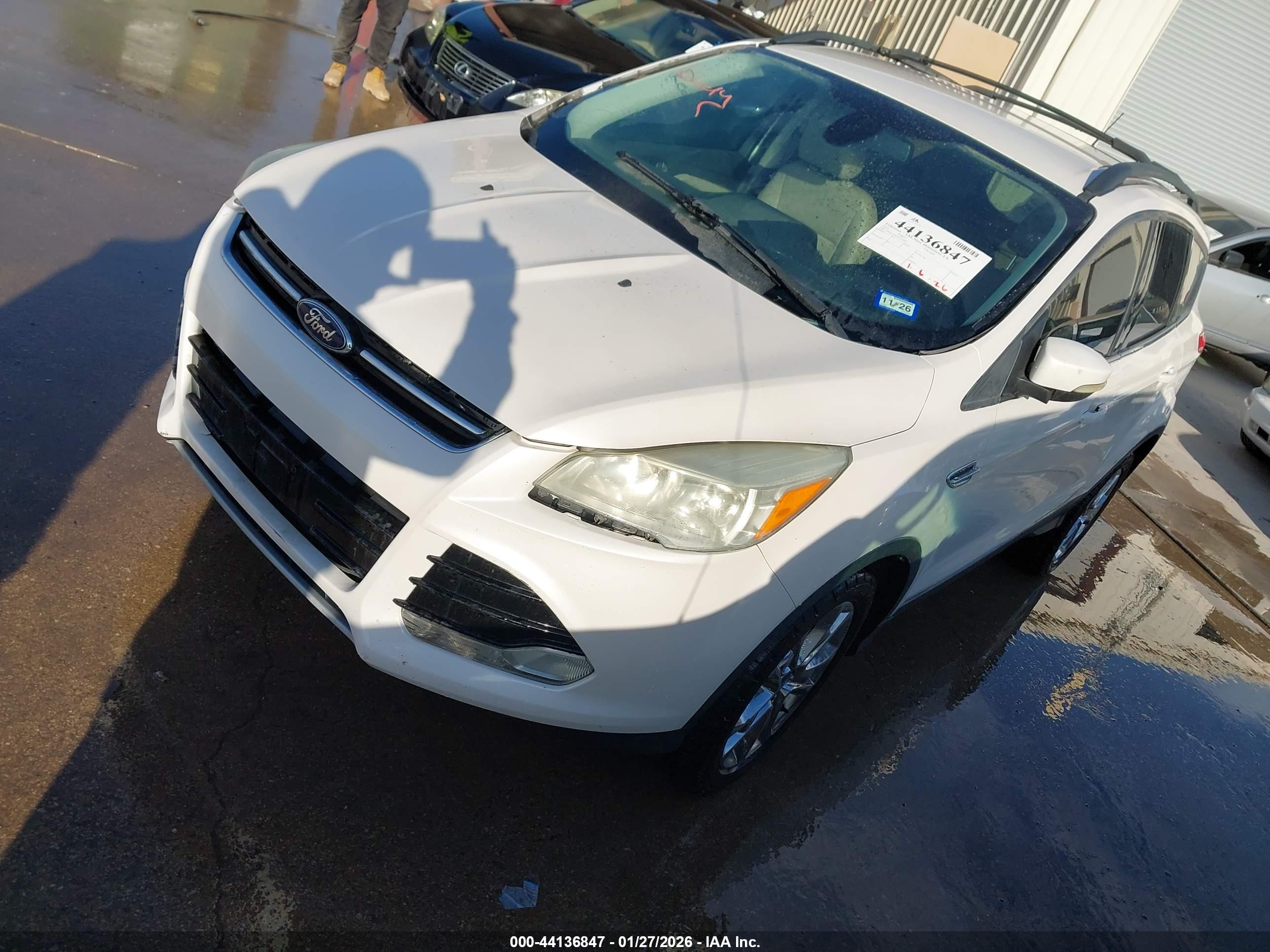 FORD ESCAPE image 2