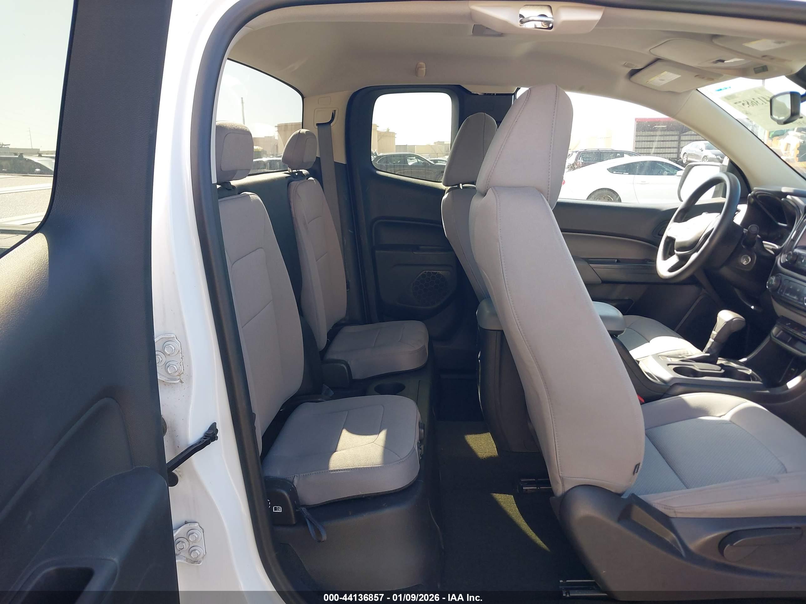 CHEVROLET COLORADO image 8