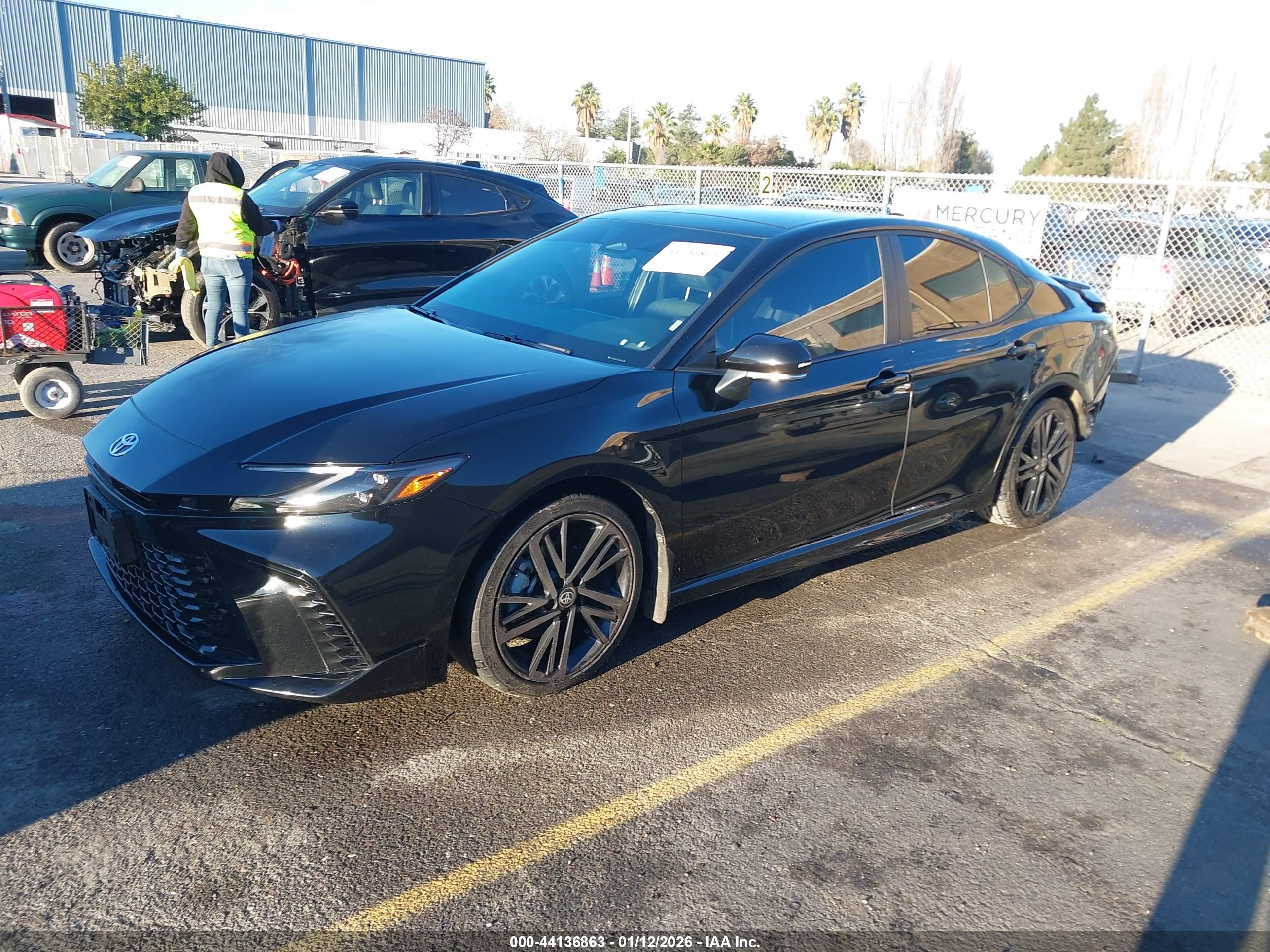TOYOTA CAMRY image 2