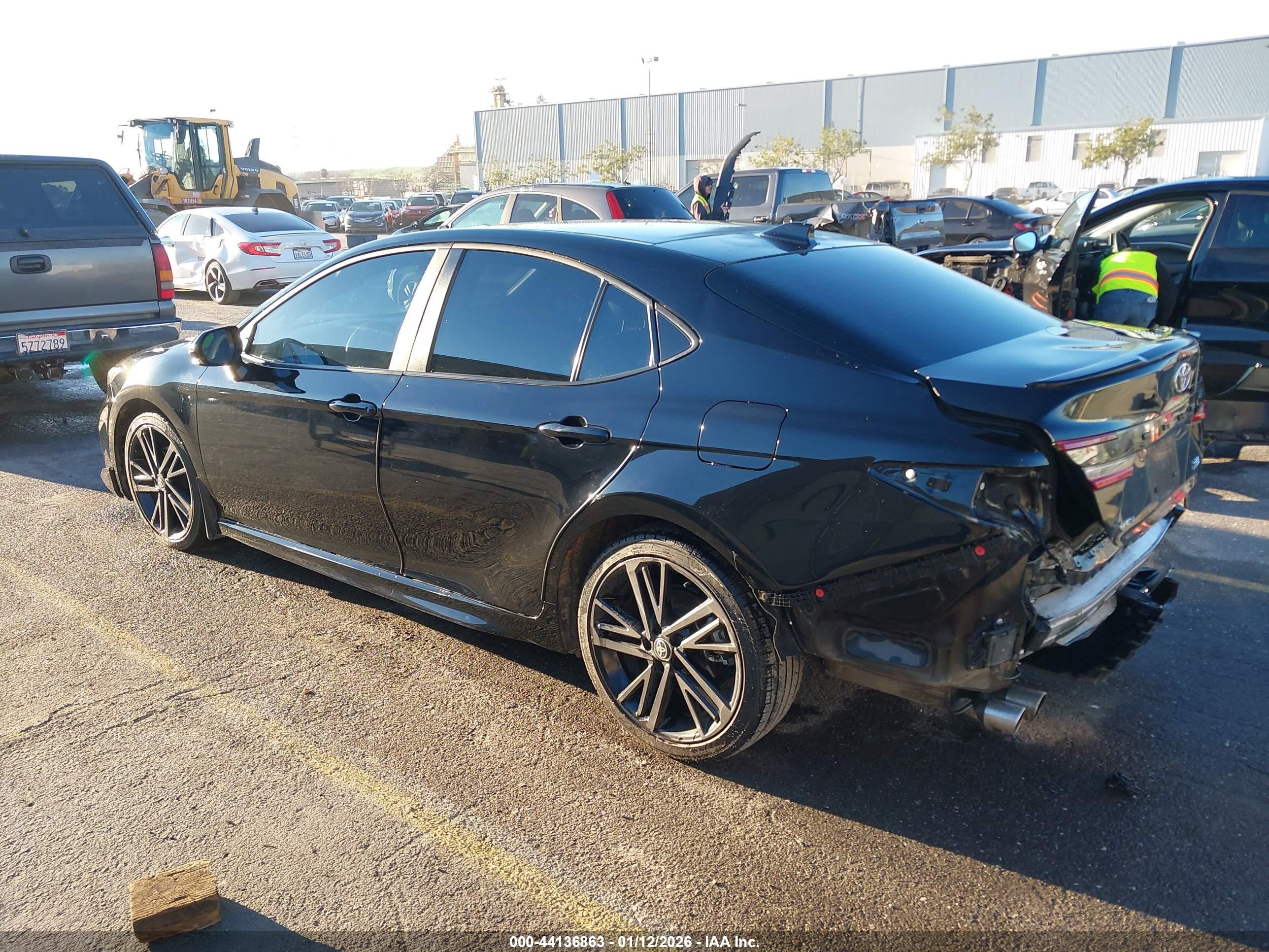 TOYOTA CAMRY image 3