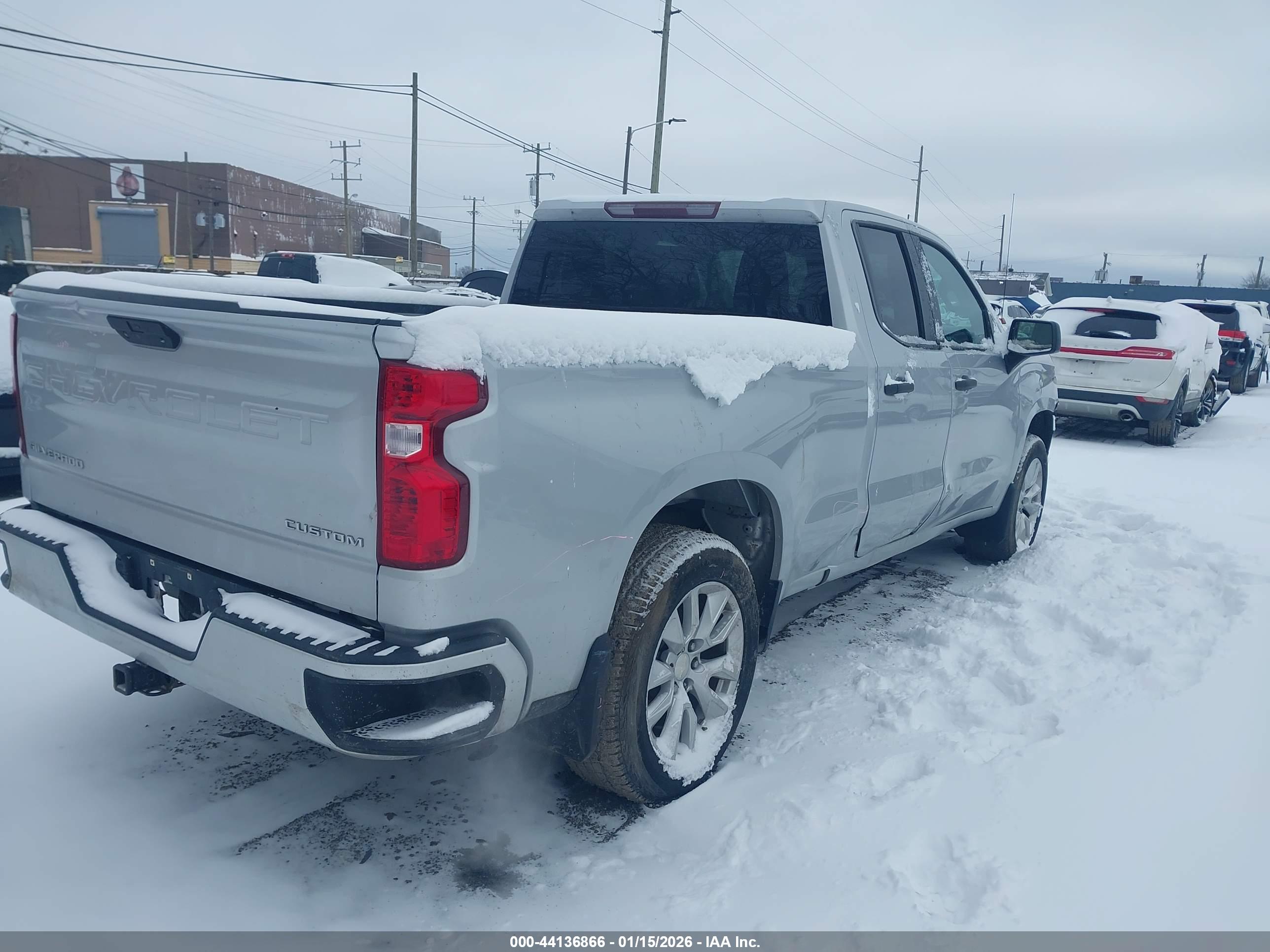 CHEVROLET SILVERADO image 4