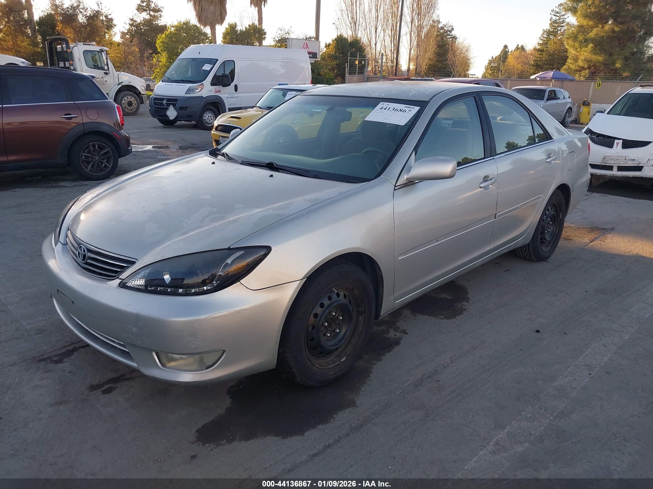 TOYOTA CAMRY image 2