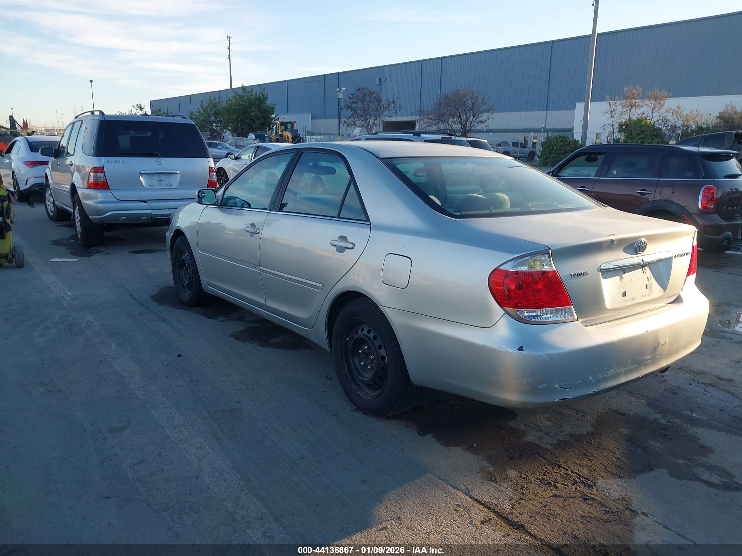 TOYOTA CAMRY image 3