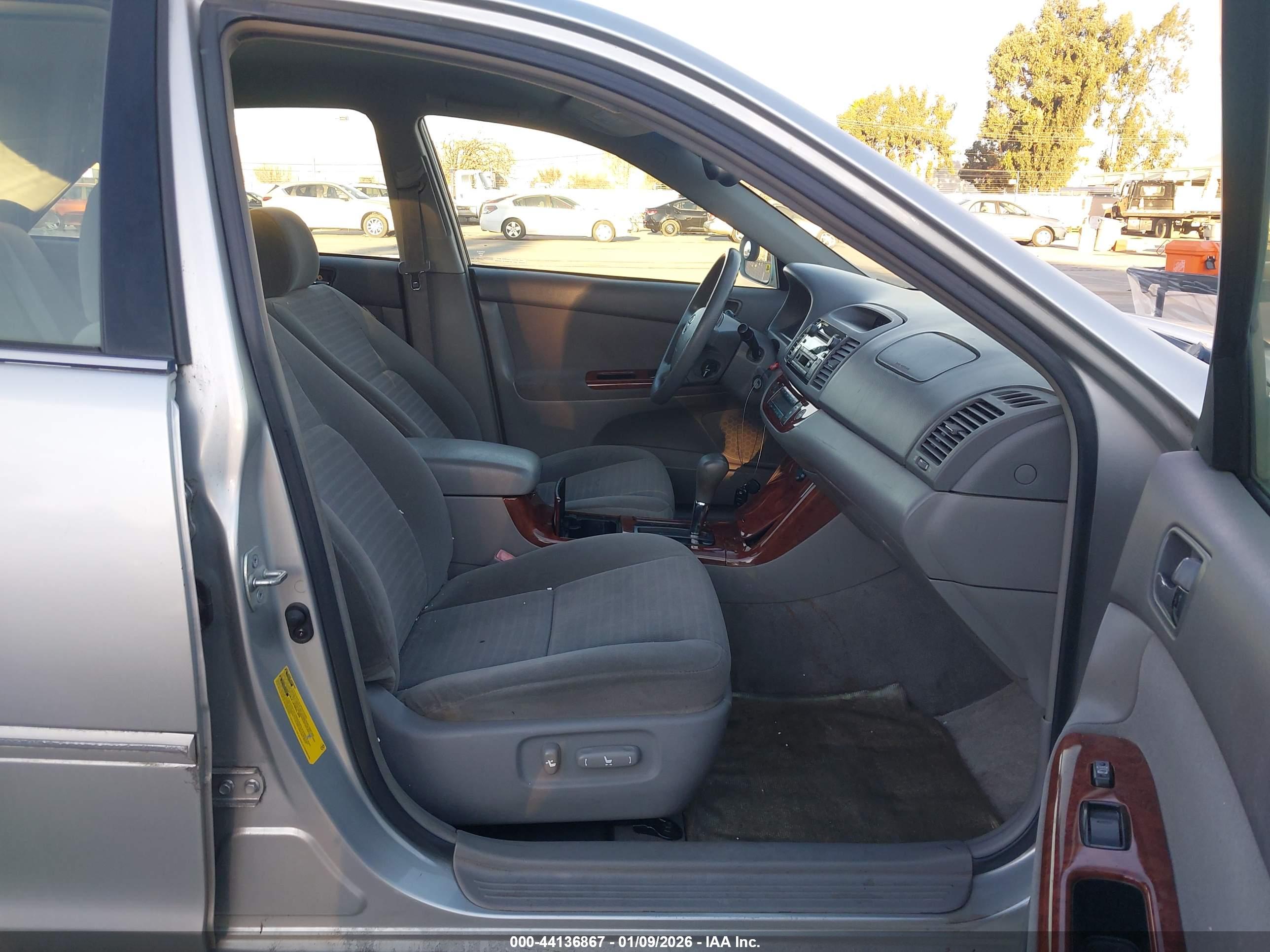 TOYOTA CAMRY image 5