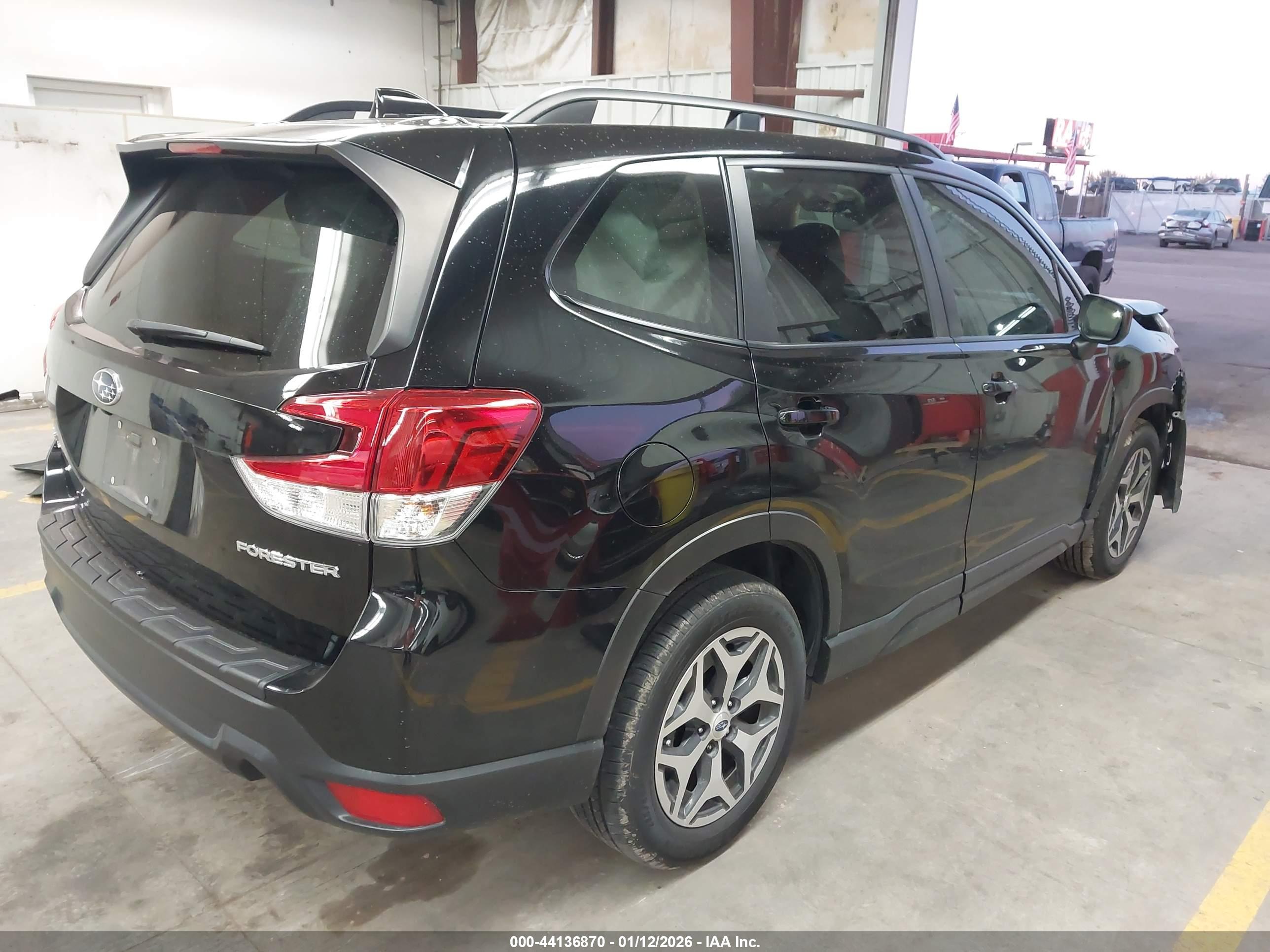 SUBARU FORESTER image 4