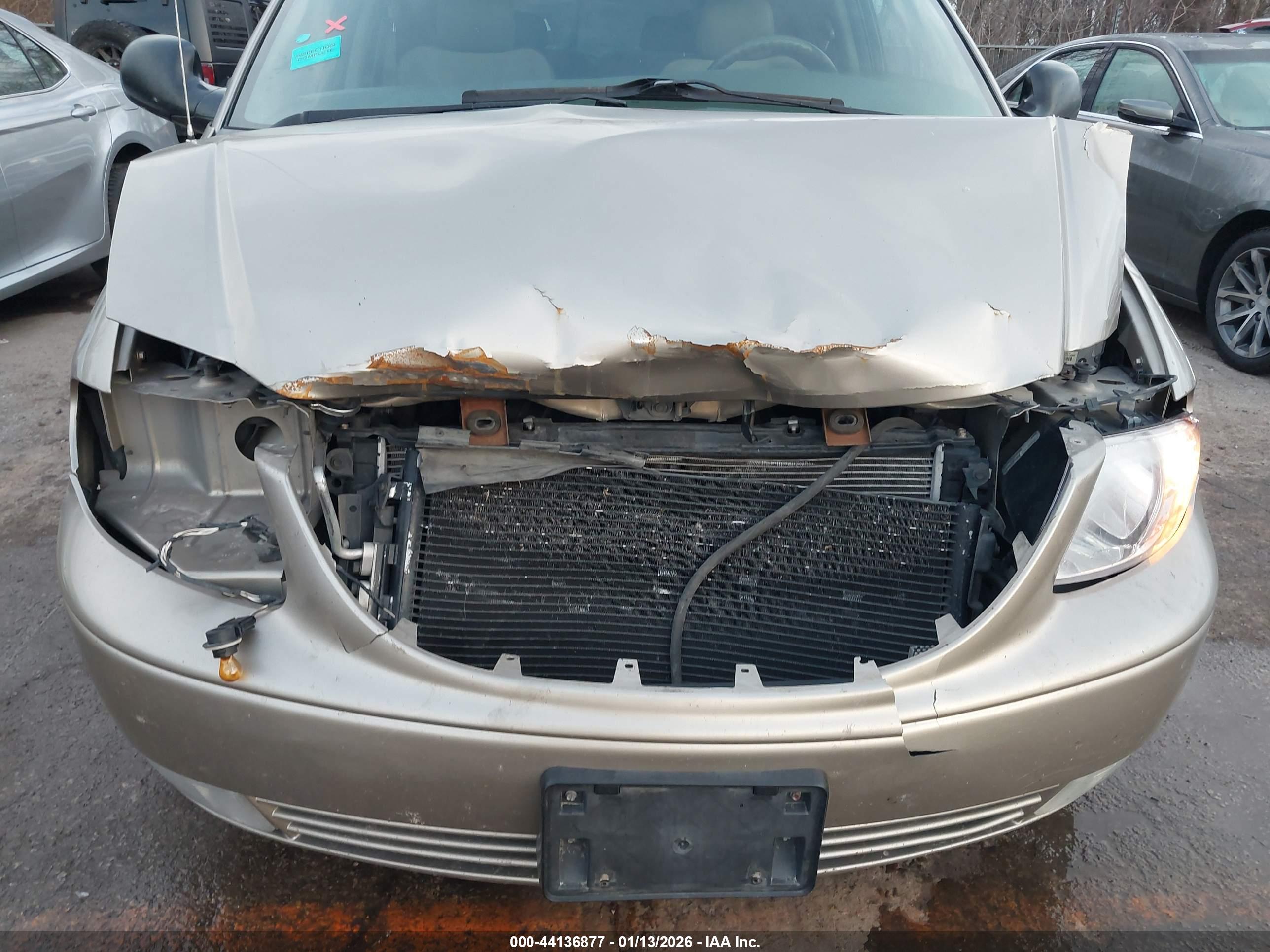 CHRYSLER TOWN image 6