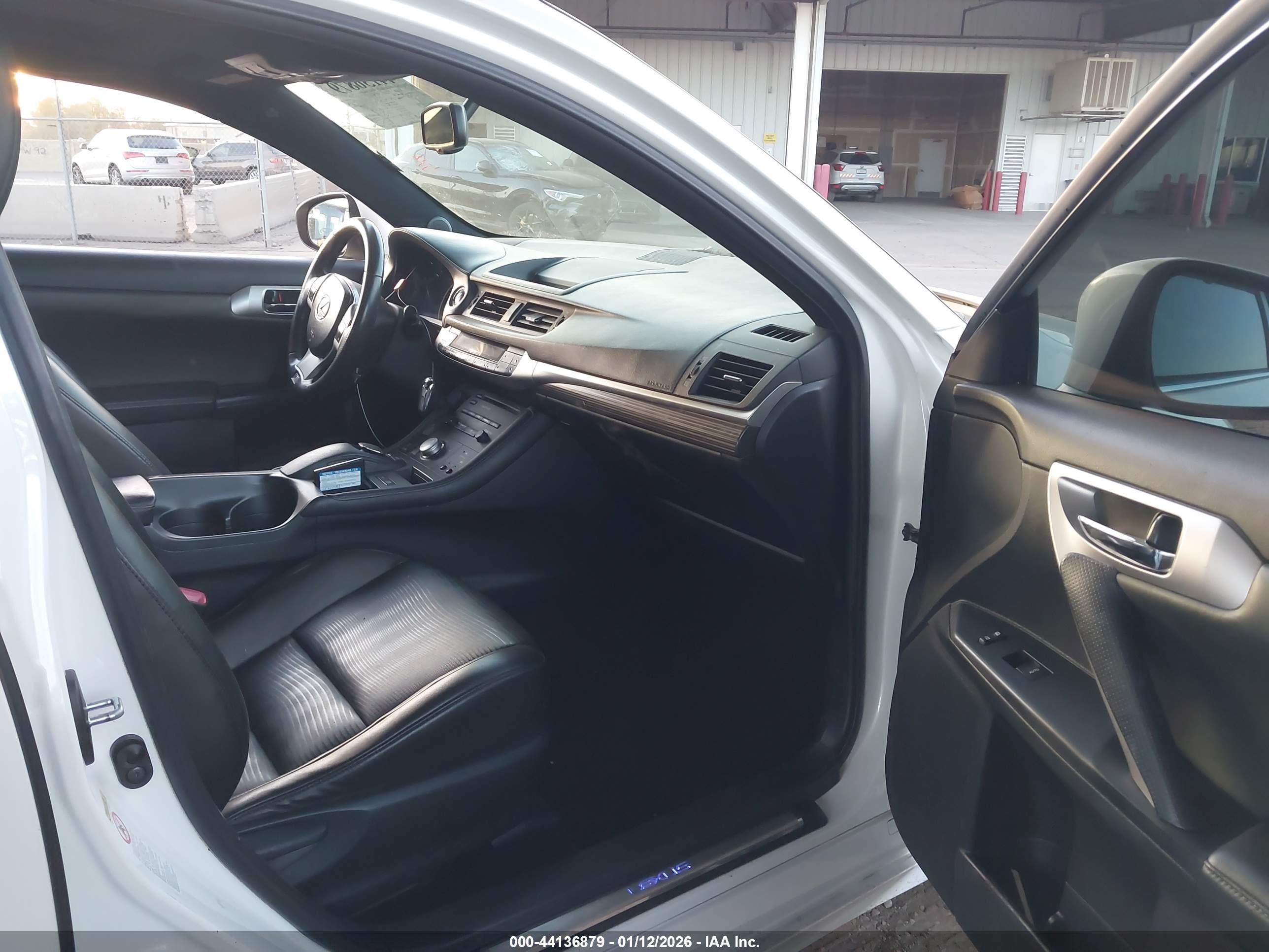 LEXUS CT image 5