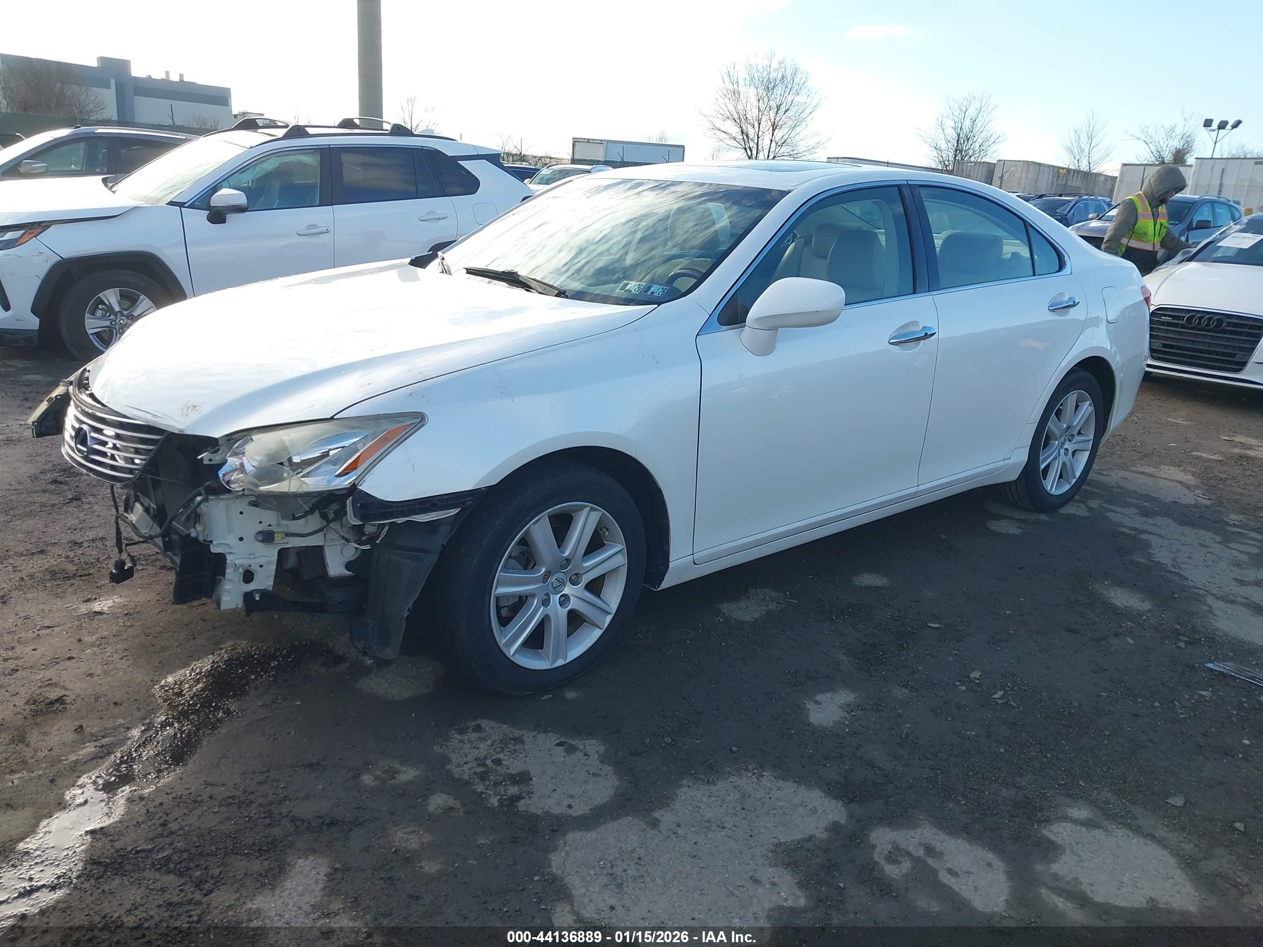 LEXUS ES image 2